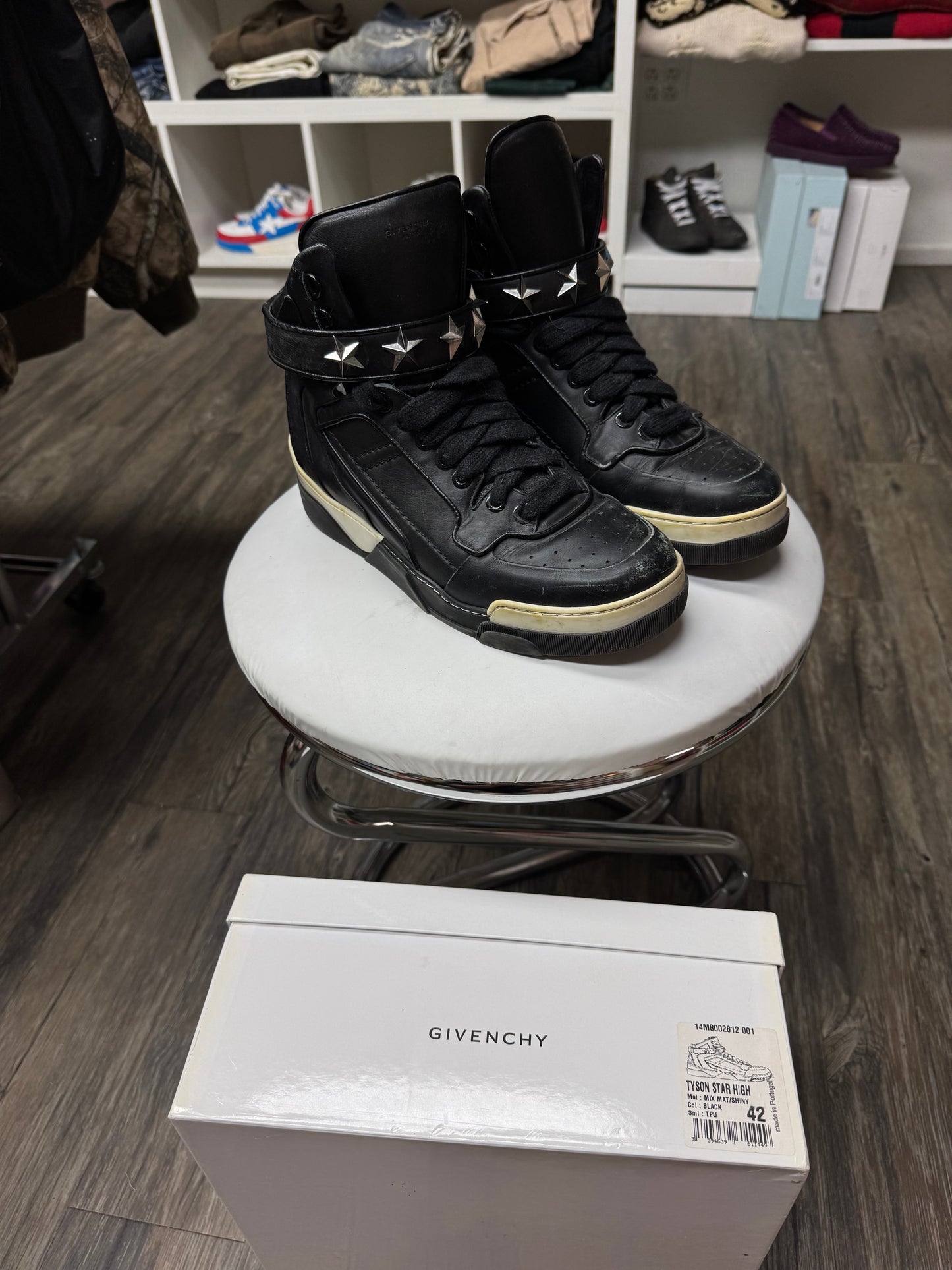 GIVENCHY TYSON LEATHER HI-TOP STUDDED SNEAKERS (42)