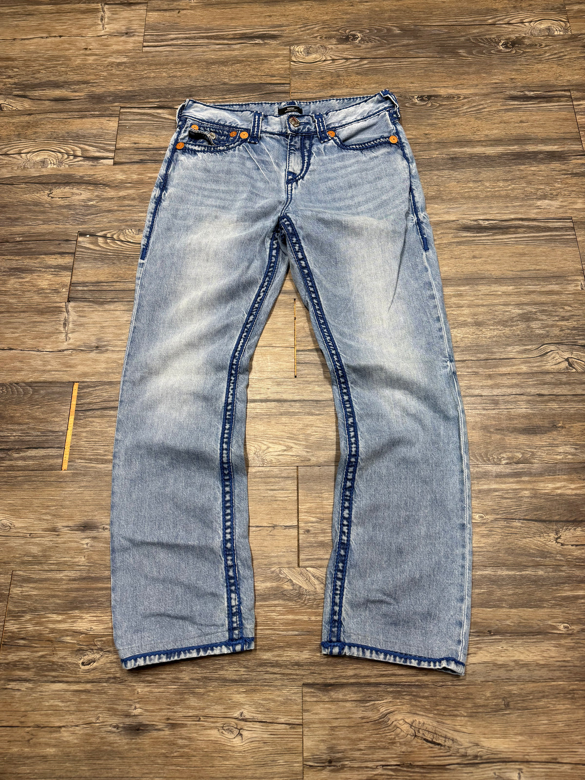 TRUE RELIGION RICKY RELAXED STRAIGHT LIGHTWASH DARK BLUE STITCH JEANS (30)