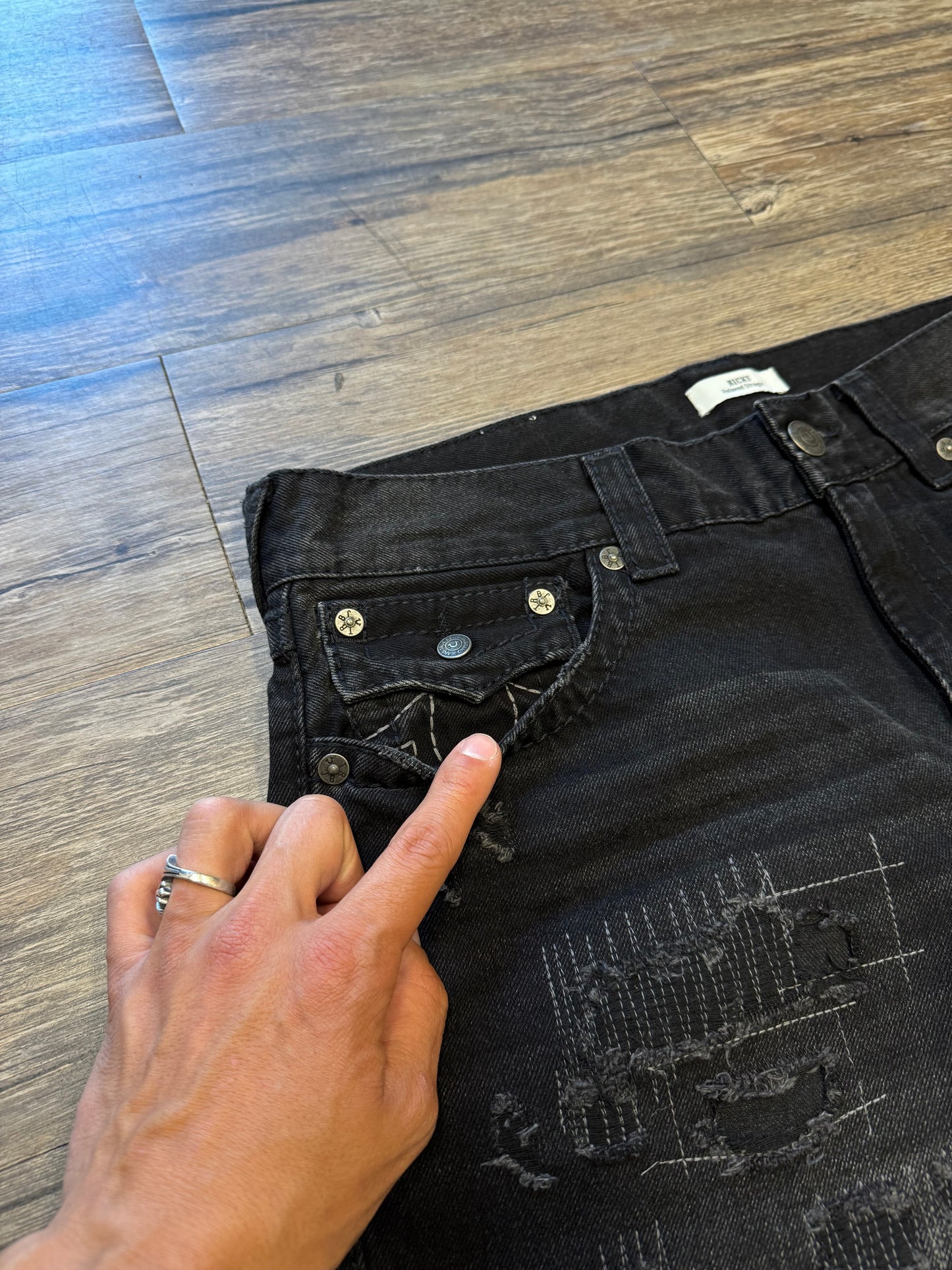 TRUE RELIGION DISTRESSED RICKY STRAIGHT LEG (34)