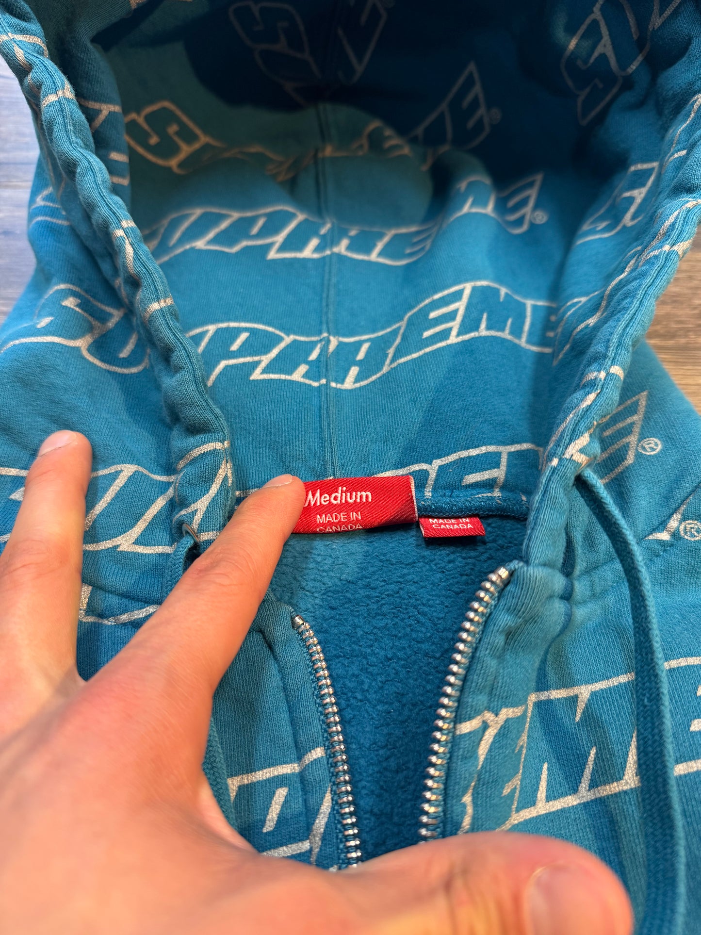 SUPREME ALL OVER LOGO ZIP-UP HOODIE (M)