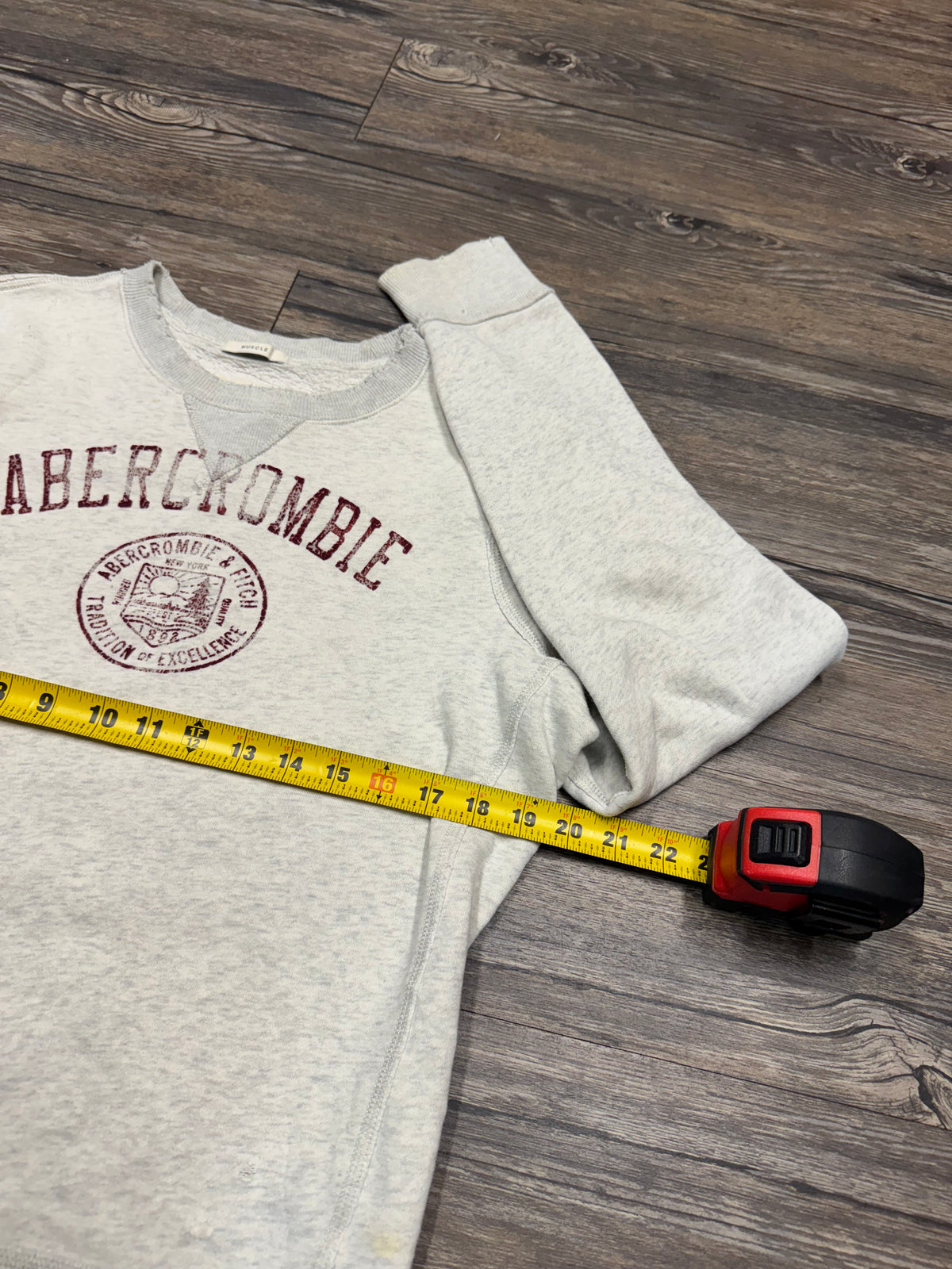 ABERCROMBIE & FITCH SINGLE V TRADITIONS CREWNECK (S)