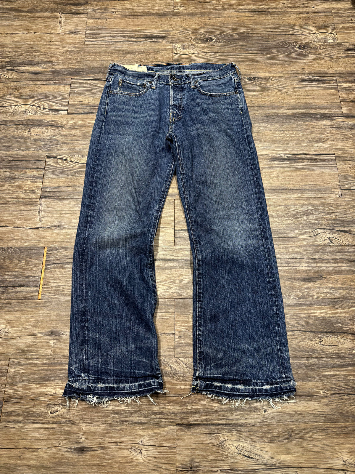 ABERCROMBIE & FITCH BOOTCUT DARK WASH JEANS (32)