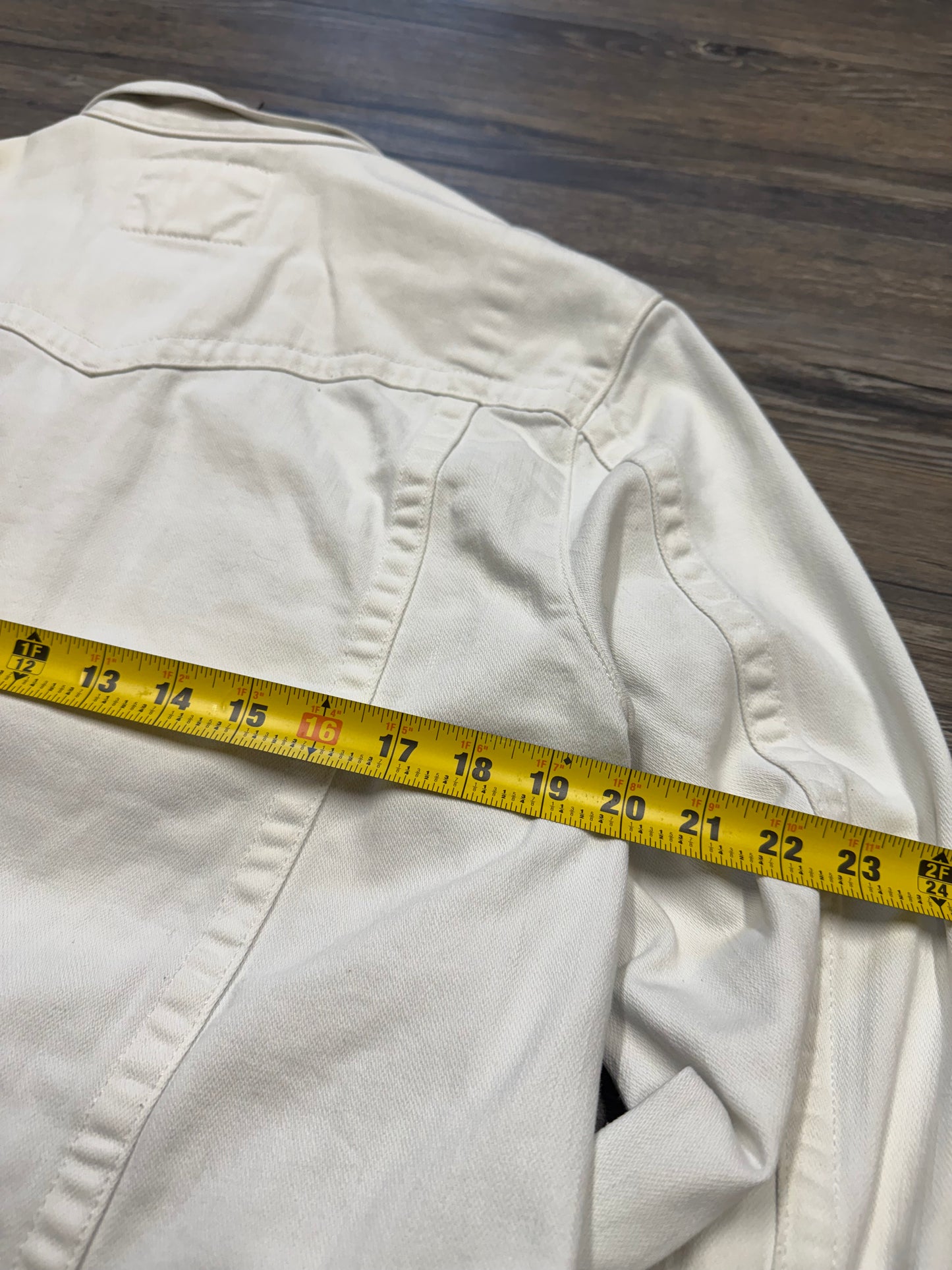 TRUE RELIGION WHITE DENIM JACKET (M)