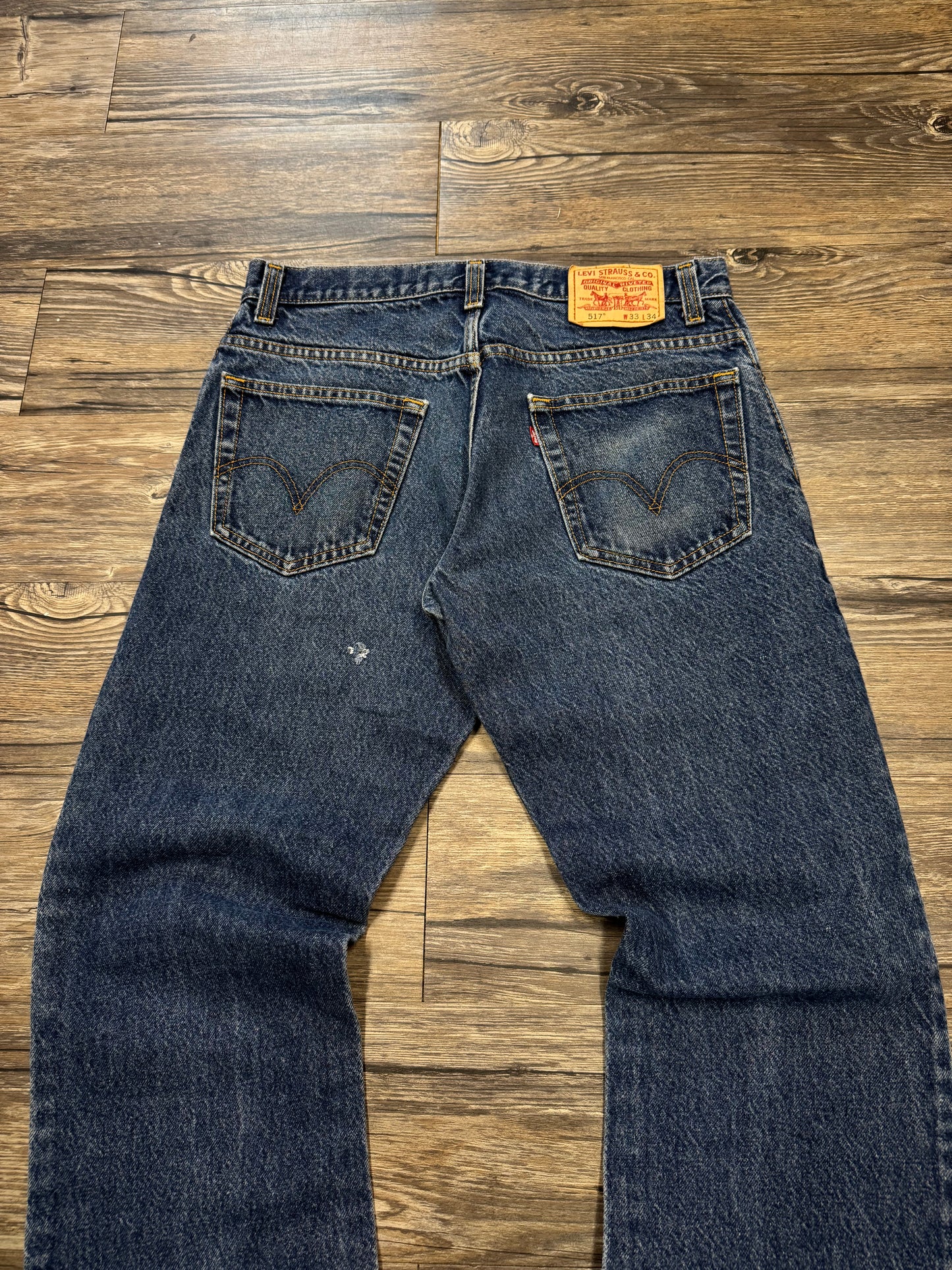 LEVI 517 BOOTCUT JEANS WITH DARK WASH (33x34)