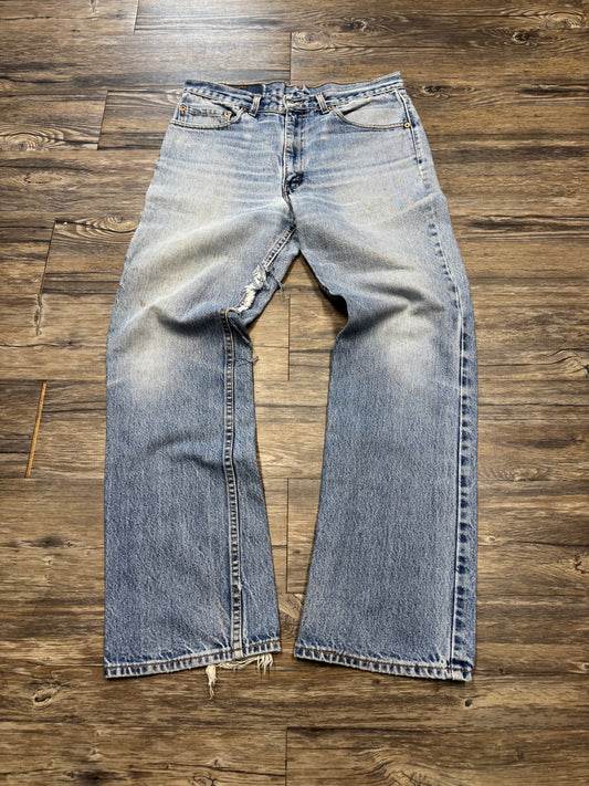 LEVI 517 STRAIGHT LEG FADED WASH DISTRESSED JEANS (34x32)
