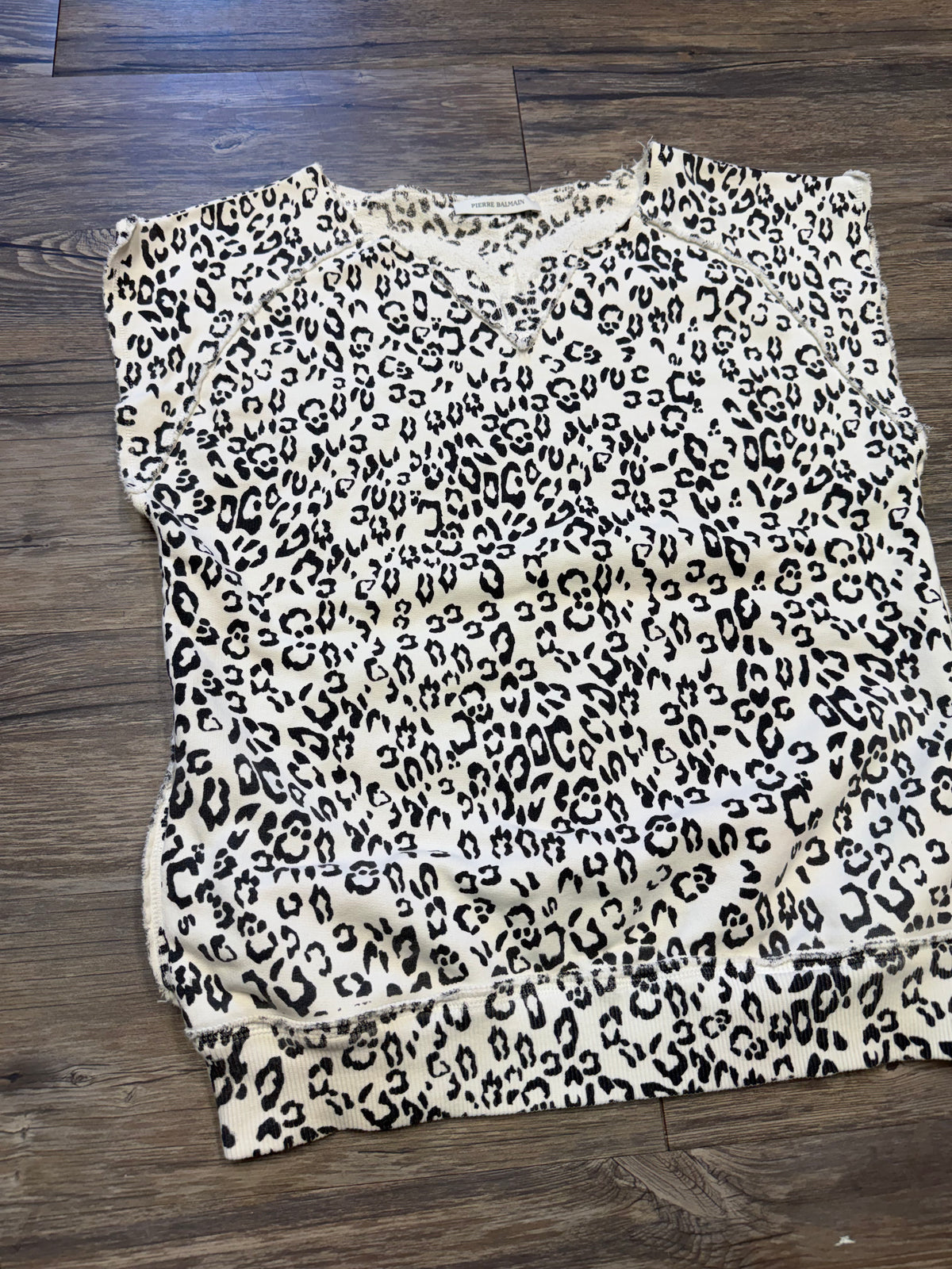 PIERRE BALMAIN SNOW LEPORD CUT OFF CREWNECK (XS)