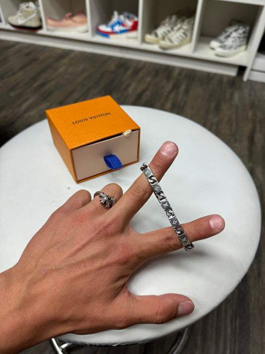 LOUIS VUTTION MONOGRAM TIED UP BRACELET (8in)
