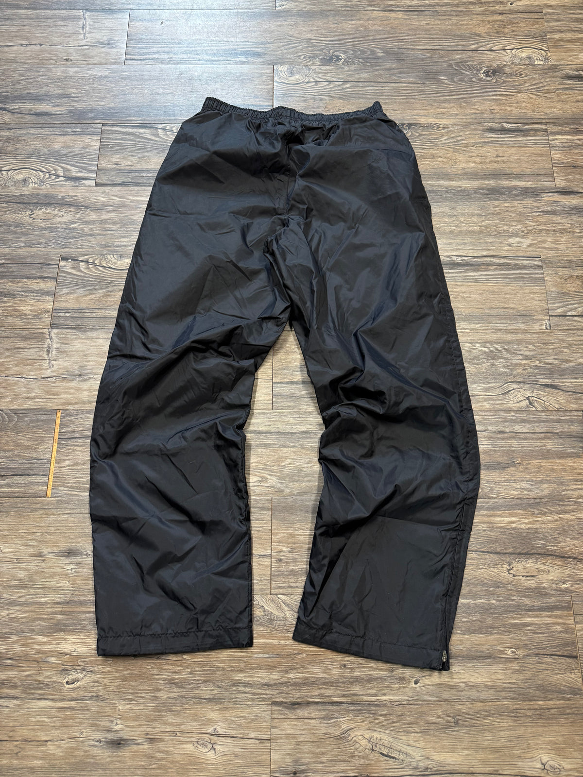 NIKE PARACHUTE TRACK PANTS (M)
