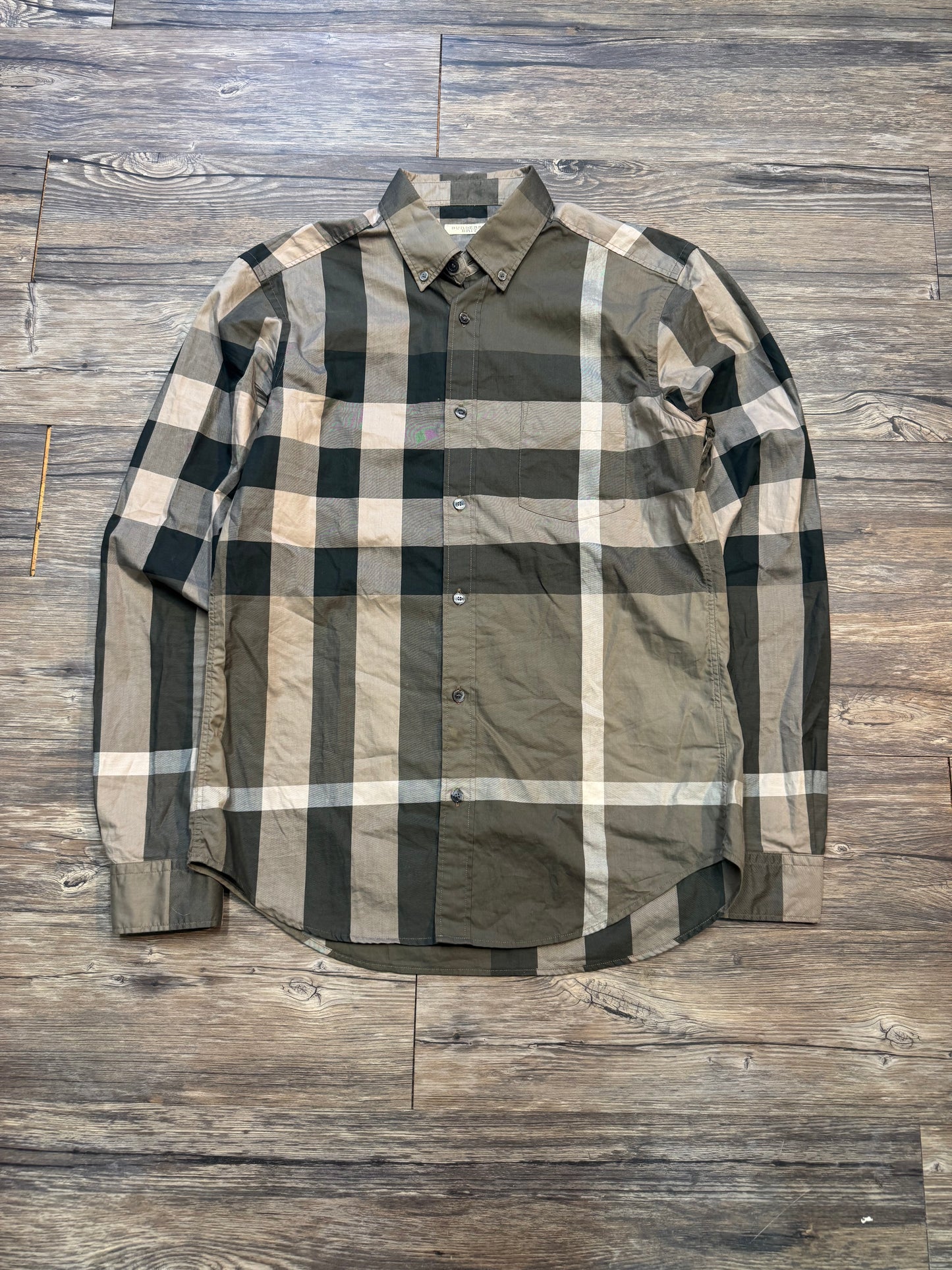 BURBERRY PLAID BUTTON UP (M)