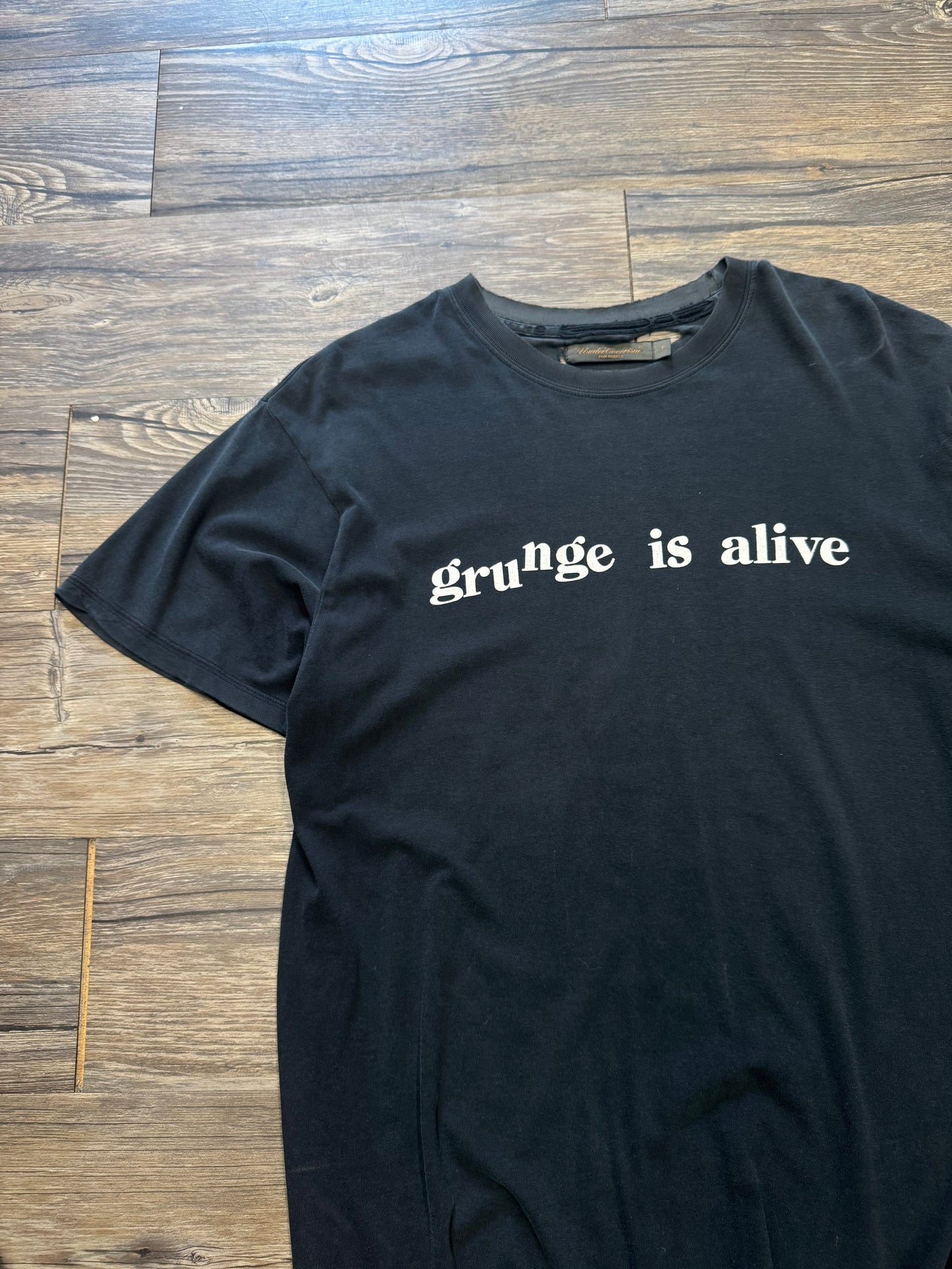 UNDERCOVER ‘GRUNGE IS ALIVE’ DISTRESSED FADED T-SHIRT (L)