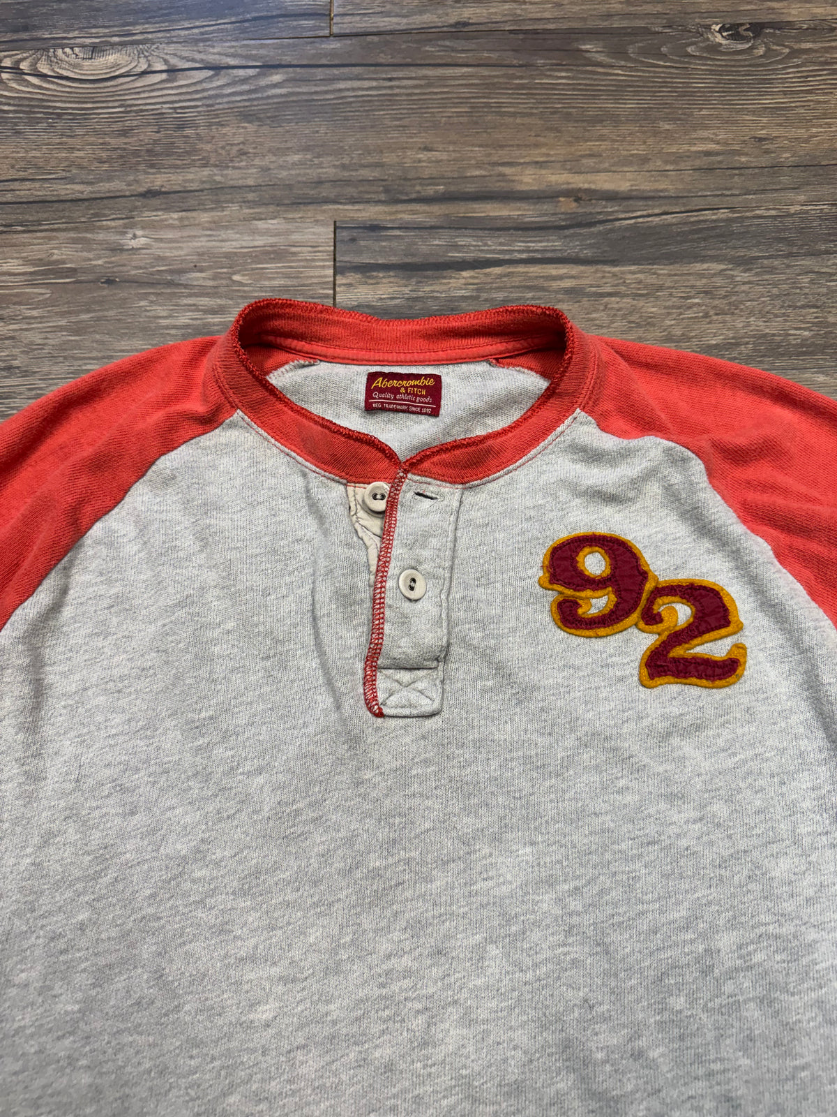 ABERCOMBIE & FITCH MULTI-COLOR "92" HENLEY LONG-SLEEVE (M)