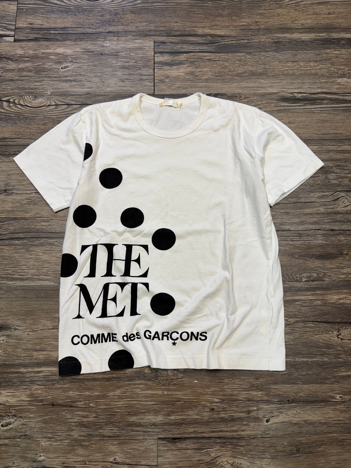 COMME DES GARCON "THE MET" TEE (L)