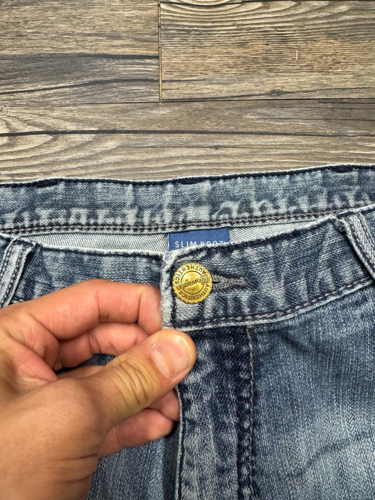 WRANGLER Y2K FADED & DISTRESSED SLIM BOOT CUT JEANS (32)