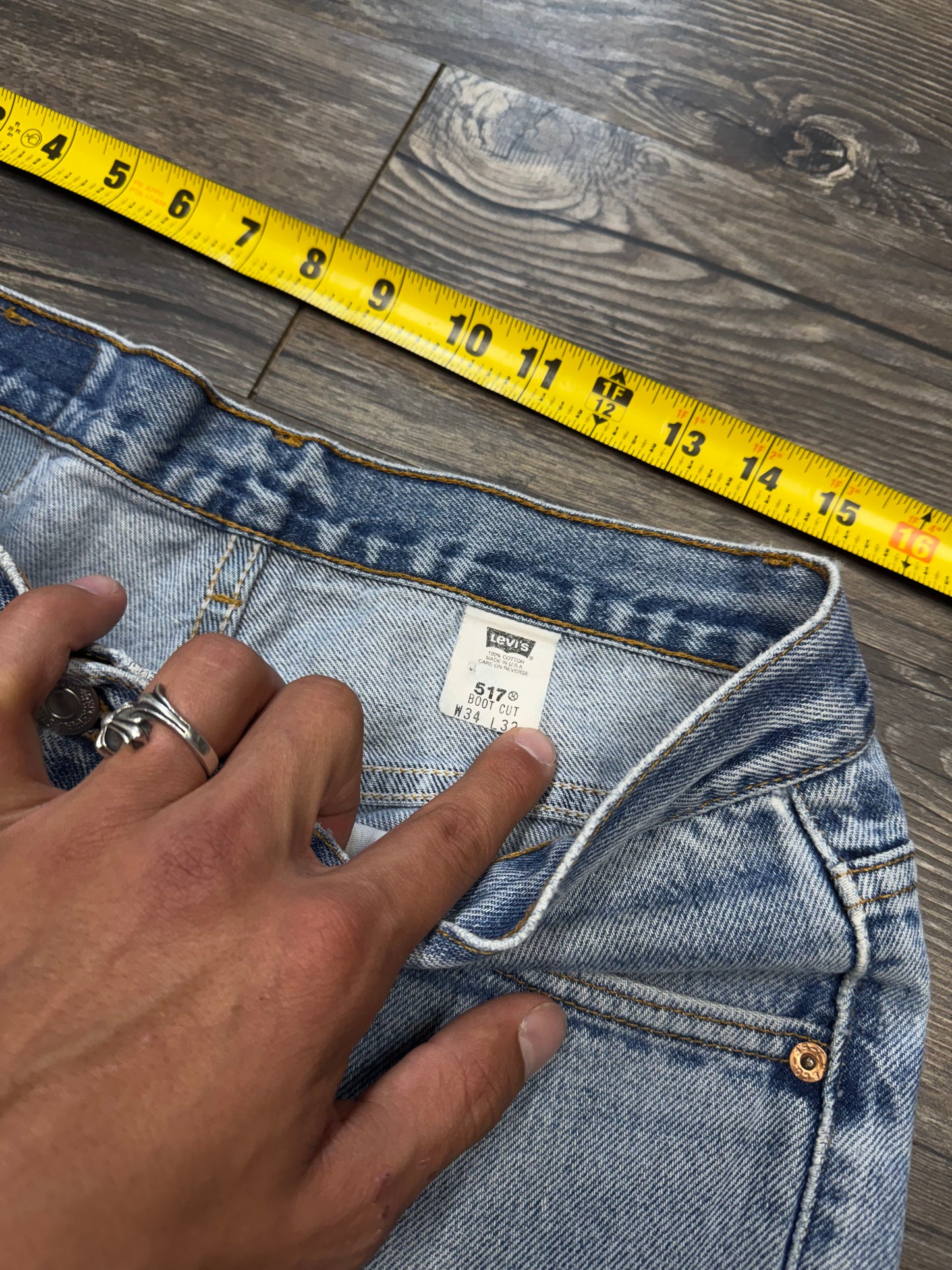 LEVI 517 STRAIGHT LEG FADED WASH DISTRESSED JEANS (34x32)