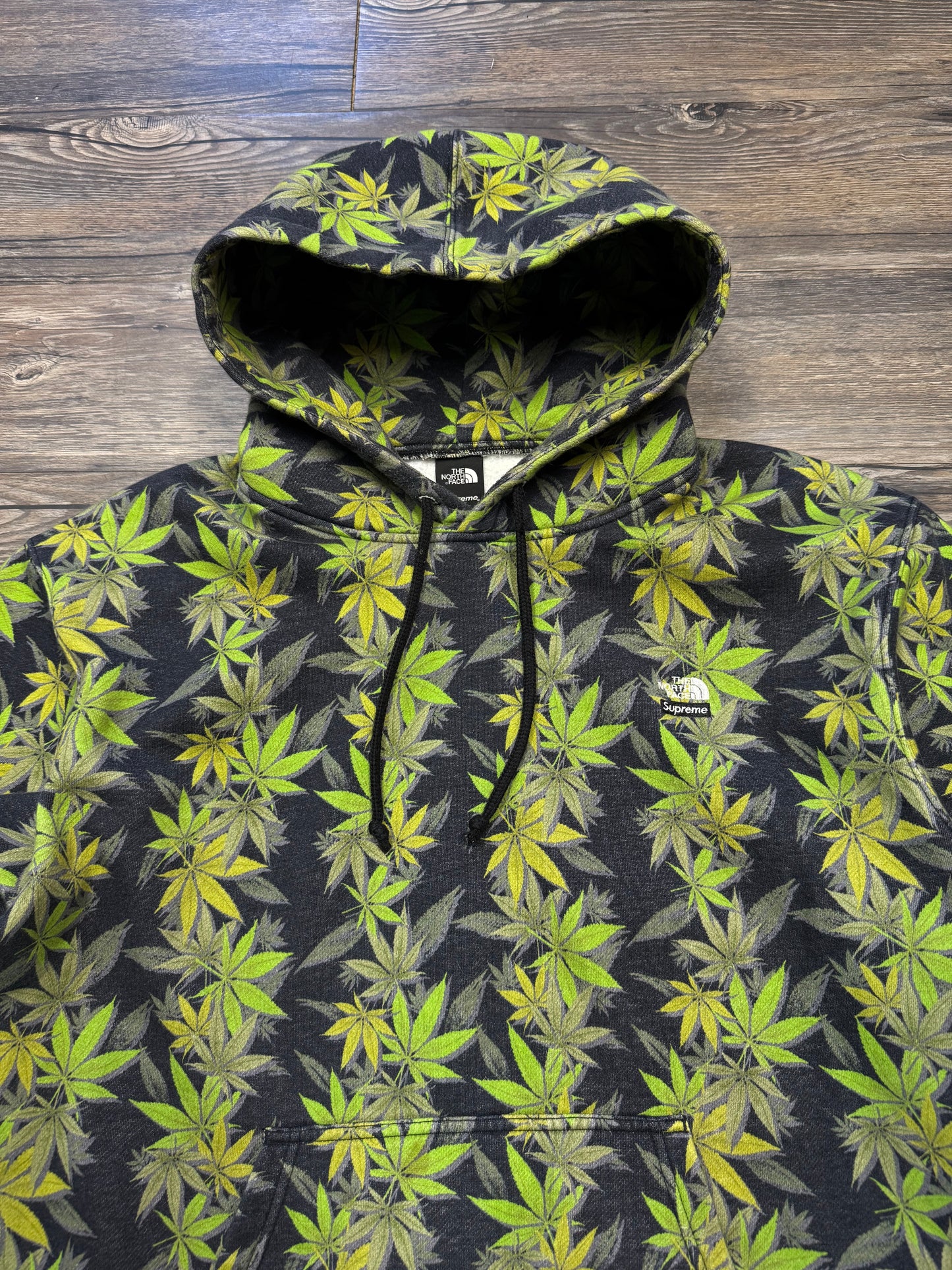 TNF SUPREME WEED LEAF HOODIE (XL)