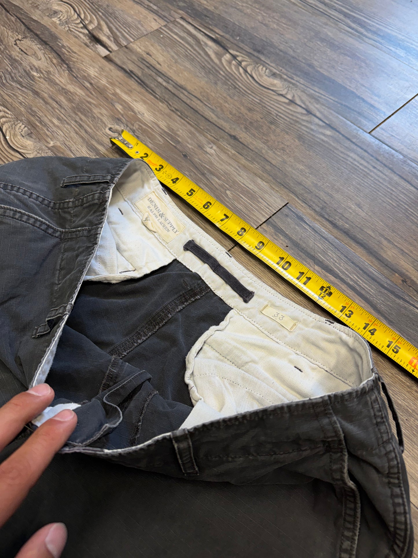 DENIM & SUPPLY RALPH LAUREN DISTRESSED FLAG ARMY CARGO SHORTS (33)