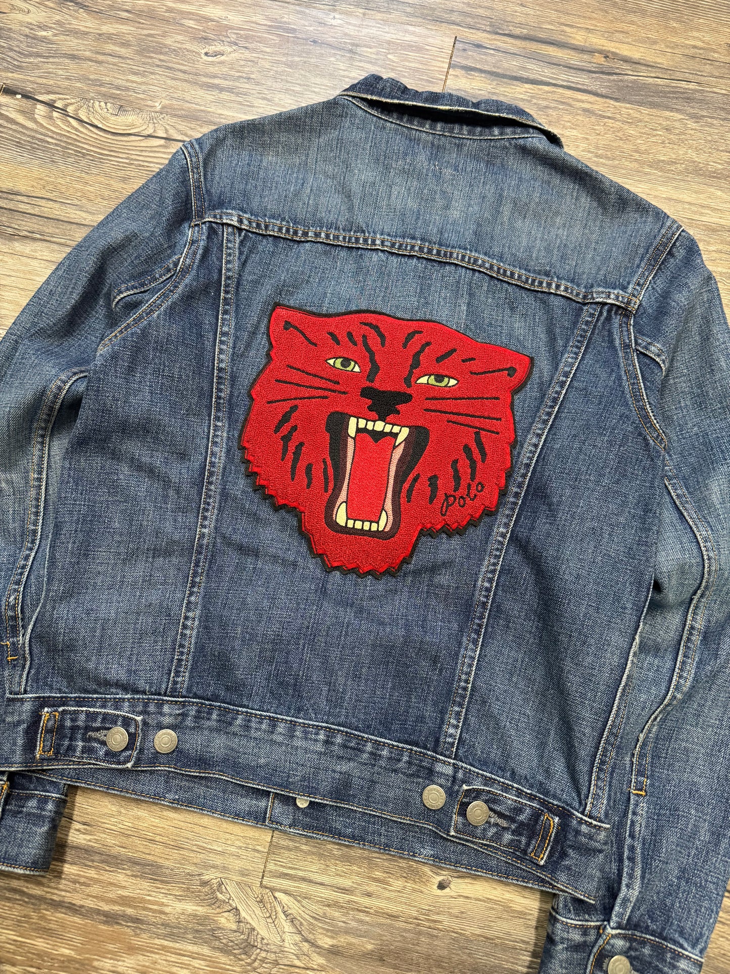 POLO RALPH LAUREN TIGER EASTERN LEAGUE DENIM TRUCKER JACKET (S)