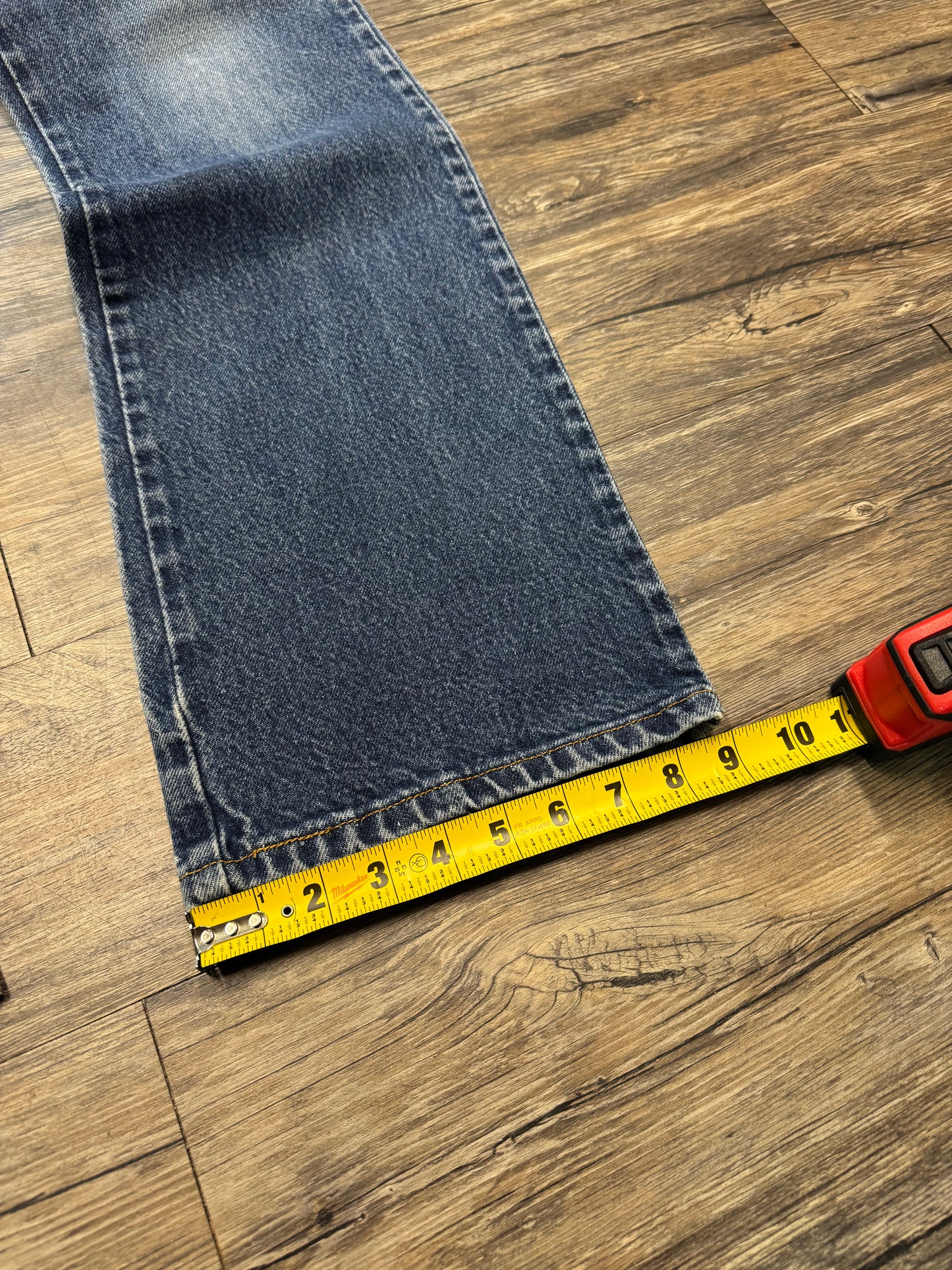LEVI 517 BOOTCUT JEANS WITH DARK WASH (33x34)