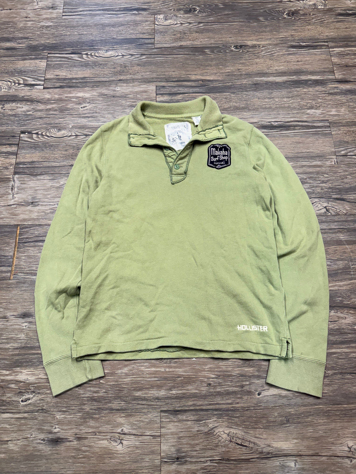 HOLLISTER LONG SLEEVE QUARTER-BUTTON POLO (L)