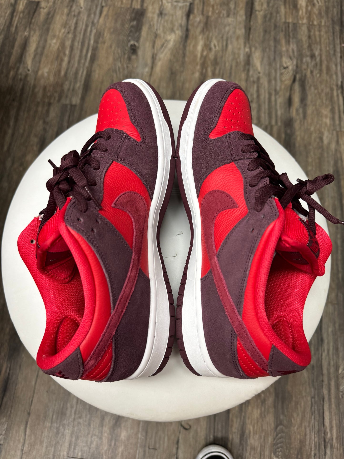 NIKE SB “CHERRY” LOW (9.5)