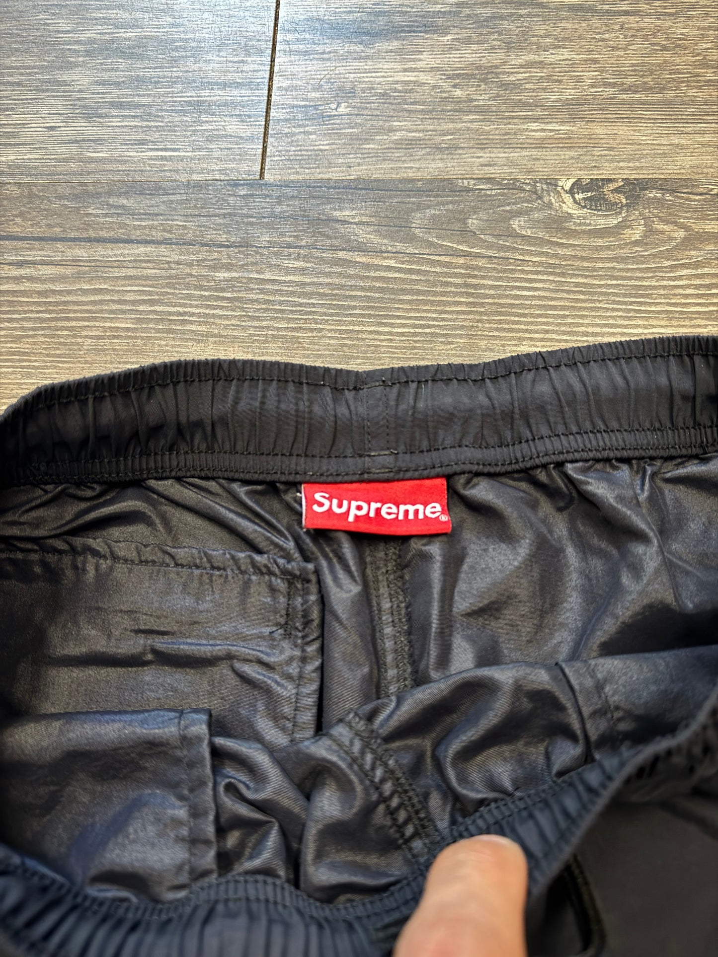SUPREME OLD ENGLISH BLACK SHORTS (S)