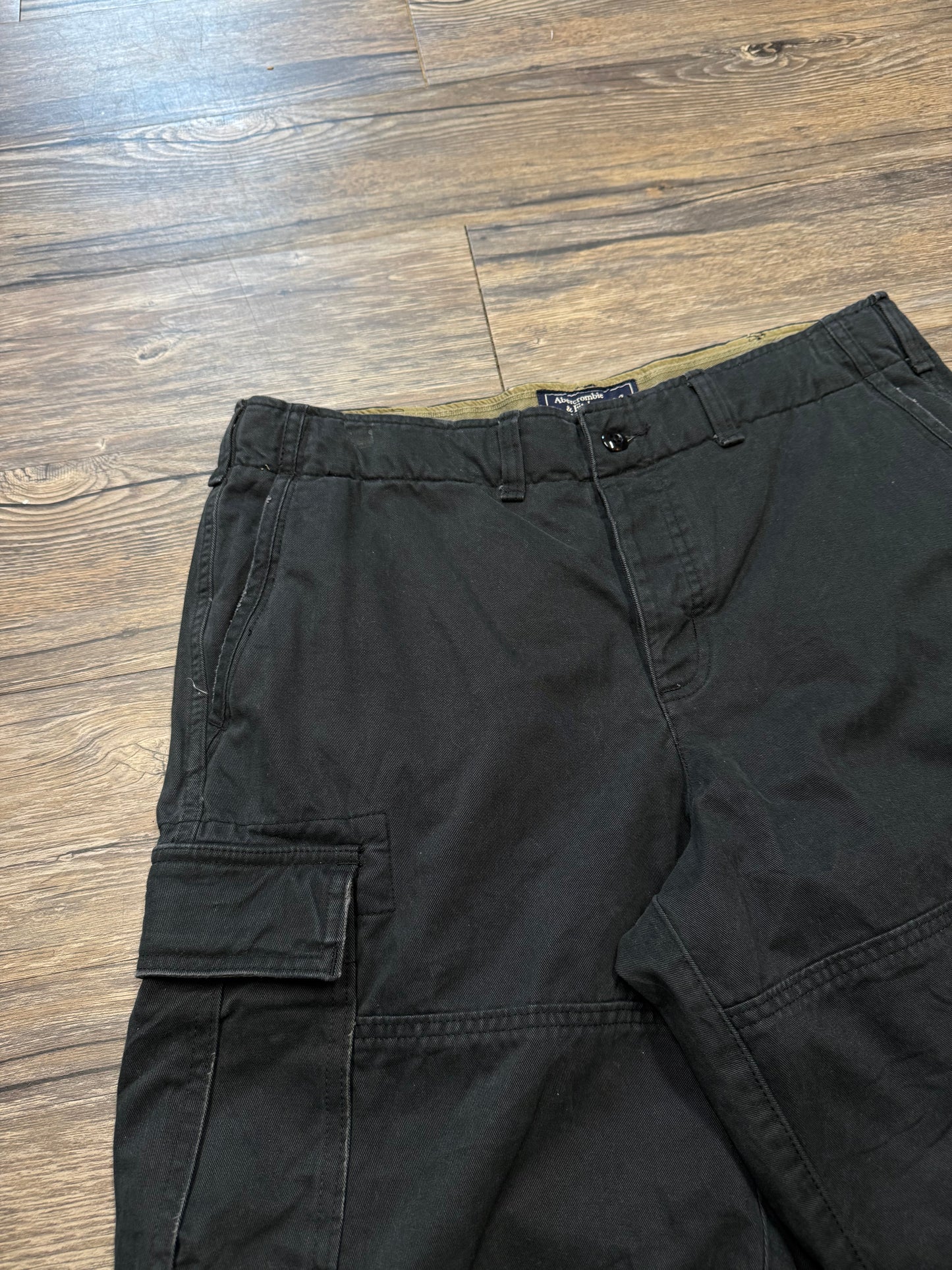 ABERCROMBIE & FITCH VINTAGE 2000S CARGO SHORTS (32)