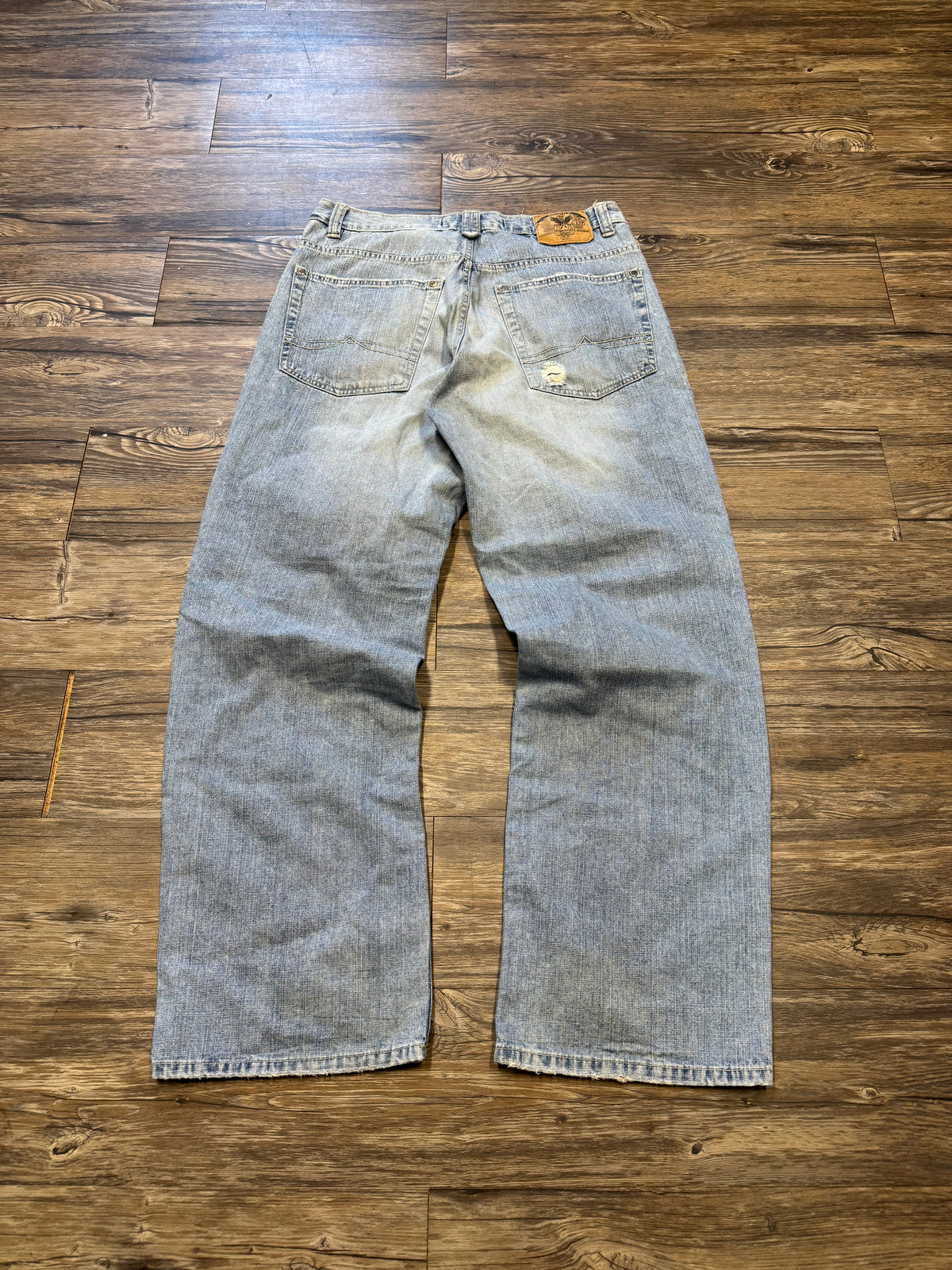AVIREX LIGHT WASH BAGGY DISTRESSED JEANS (33)