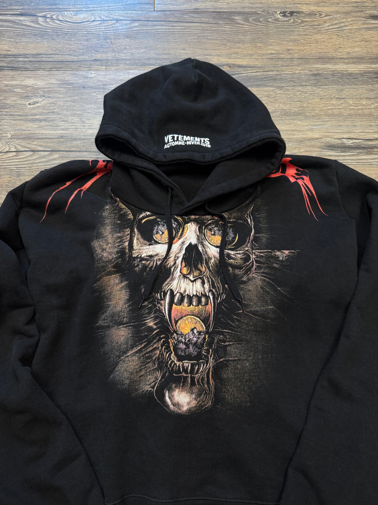 VETEMENTS AW18 MISPLACED SKULL HOODIE (S)
