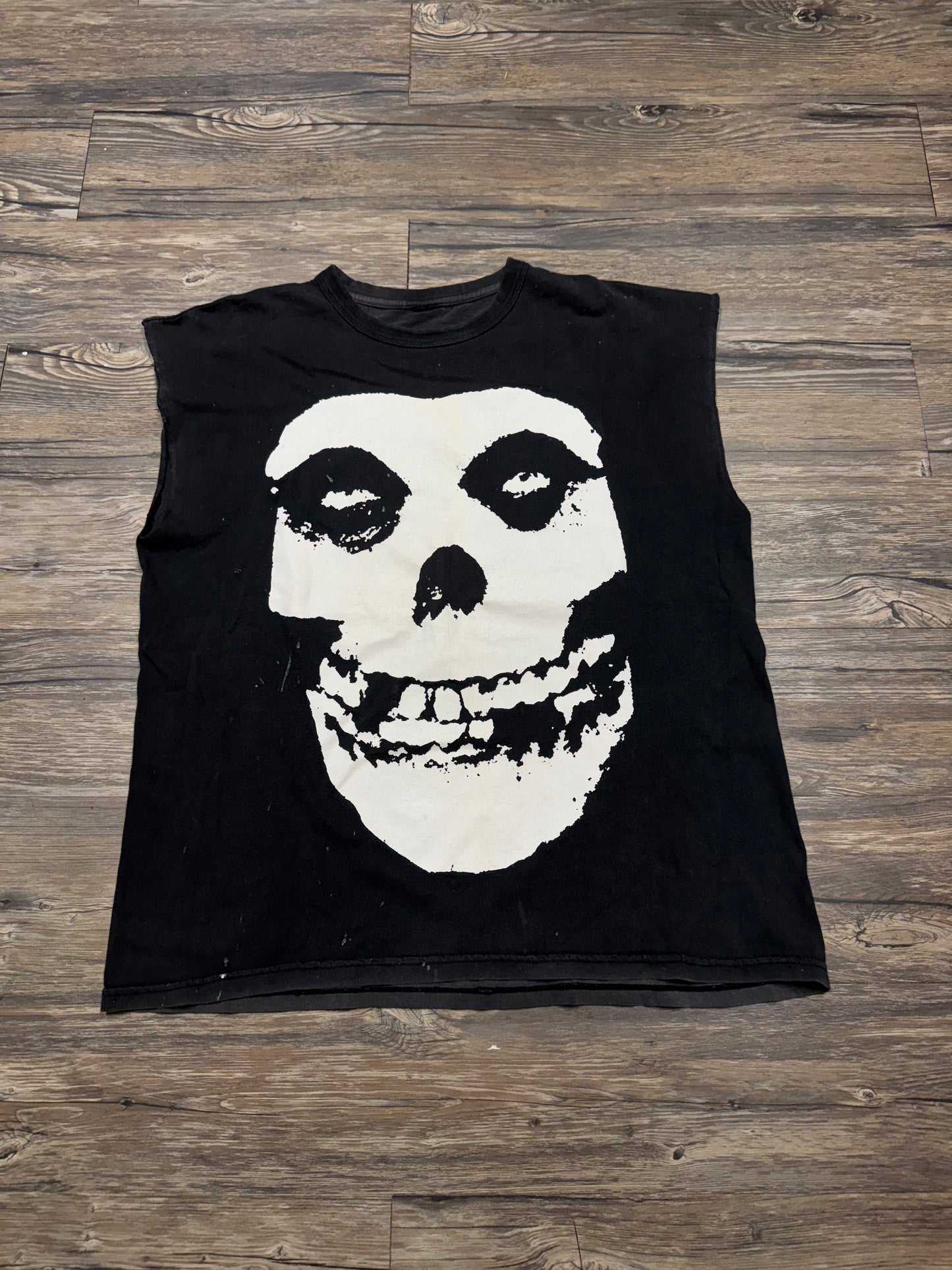 MISFITS Y2K FADED DOUBLE SKULL CUTOFF T-SHIRT (L)