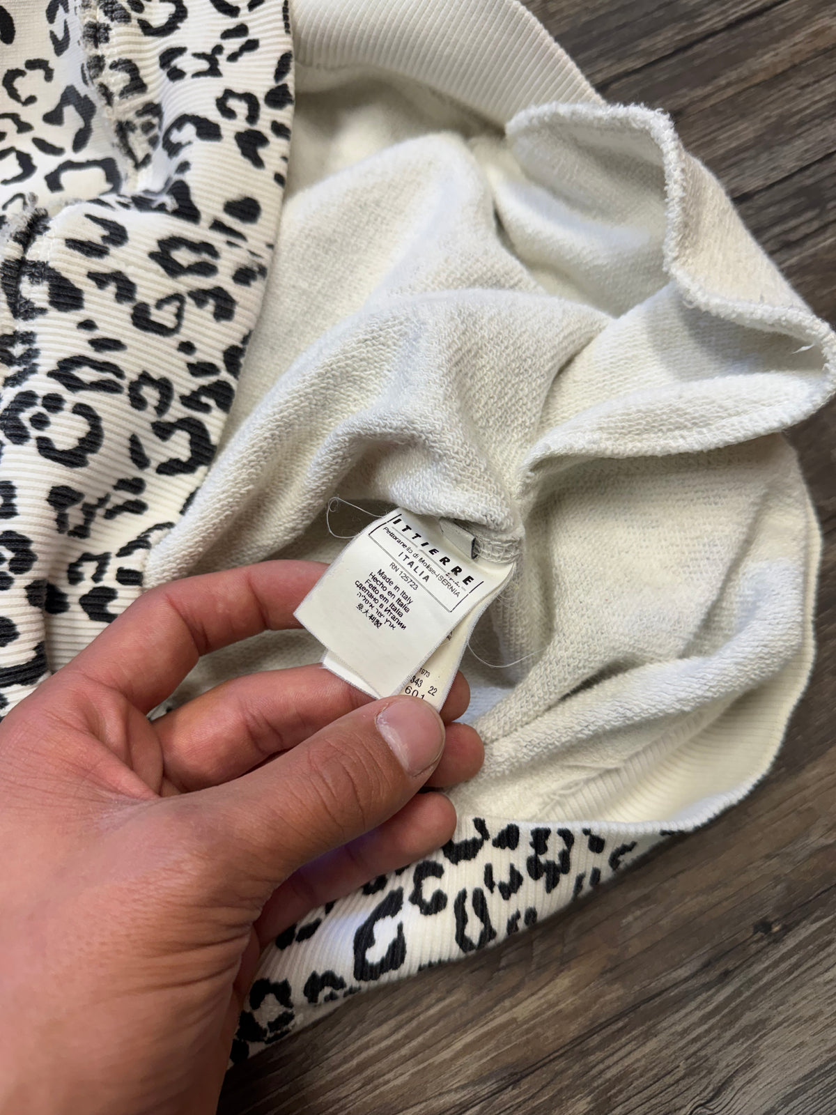 PIERRE BALMAIN SNOW LEPORD CUT OFF CREWNECK (XS)