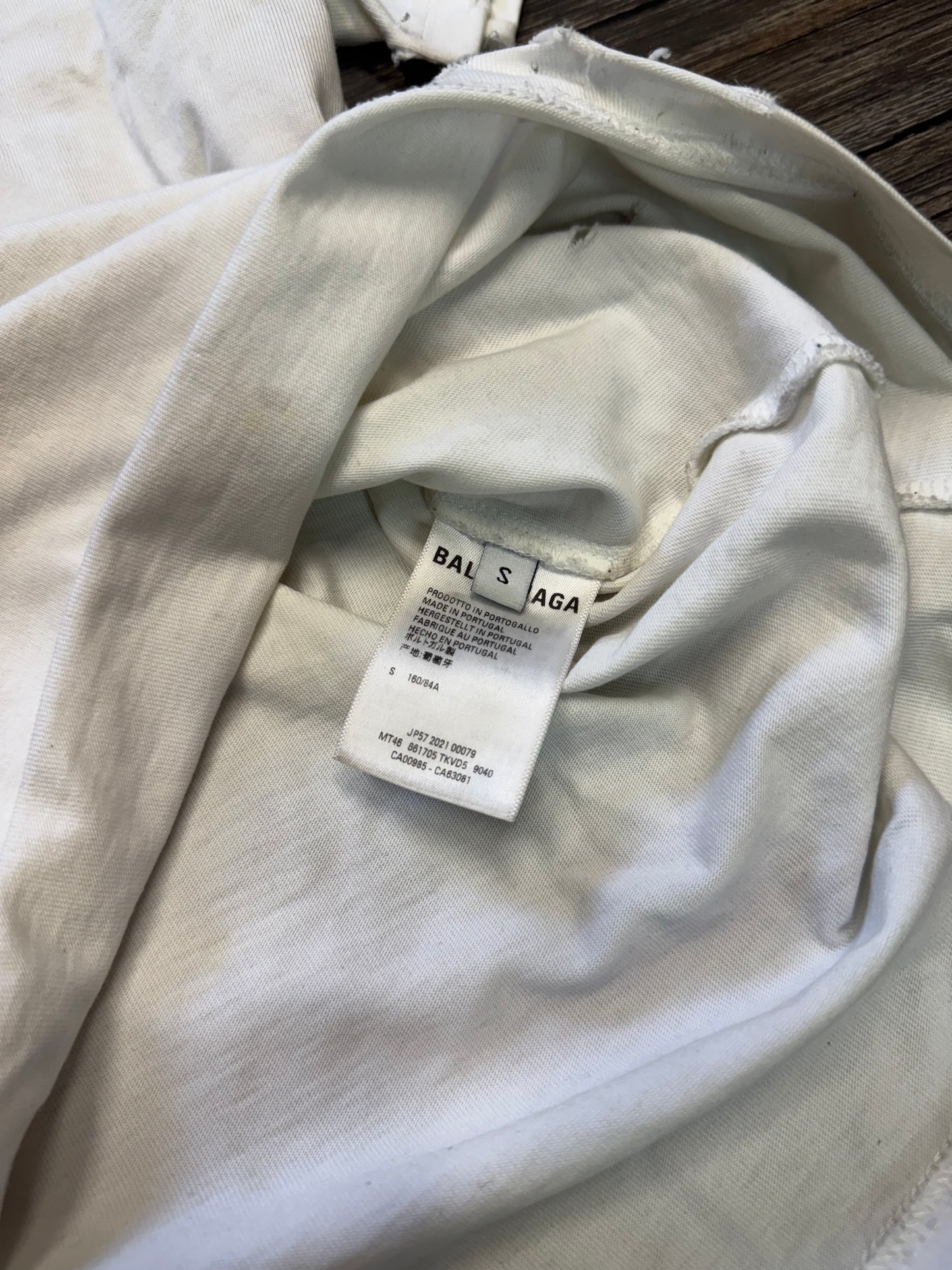 BALENCIAGA DISTRESSED BLURRED LOGO TEE (S)