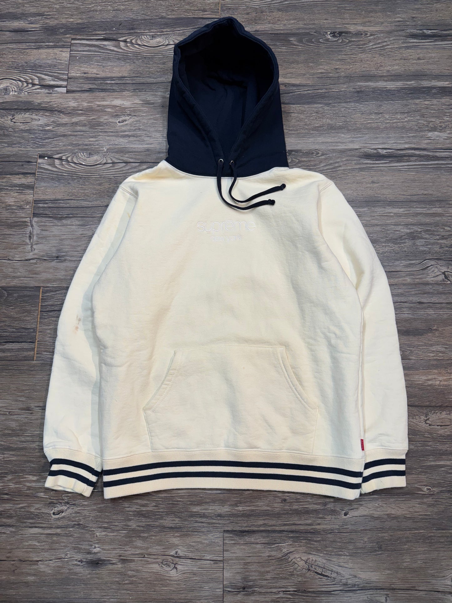 SUPREME NEW YORK HOODIE (MEDIUM)