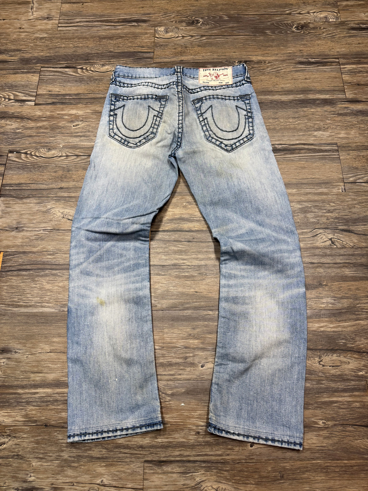 TRUE RELIGION RICKY RELAXED STRAIGHT LIGHTWASH FADED BLUE STITCH JEANS (31)
