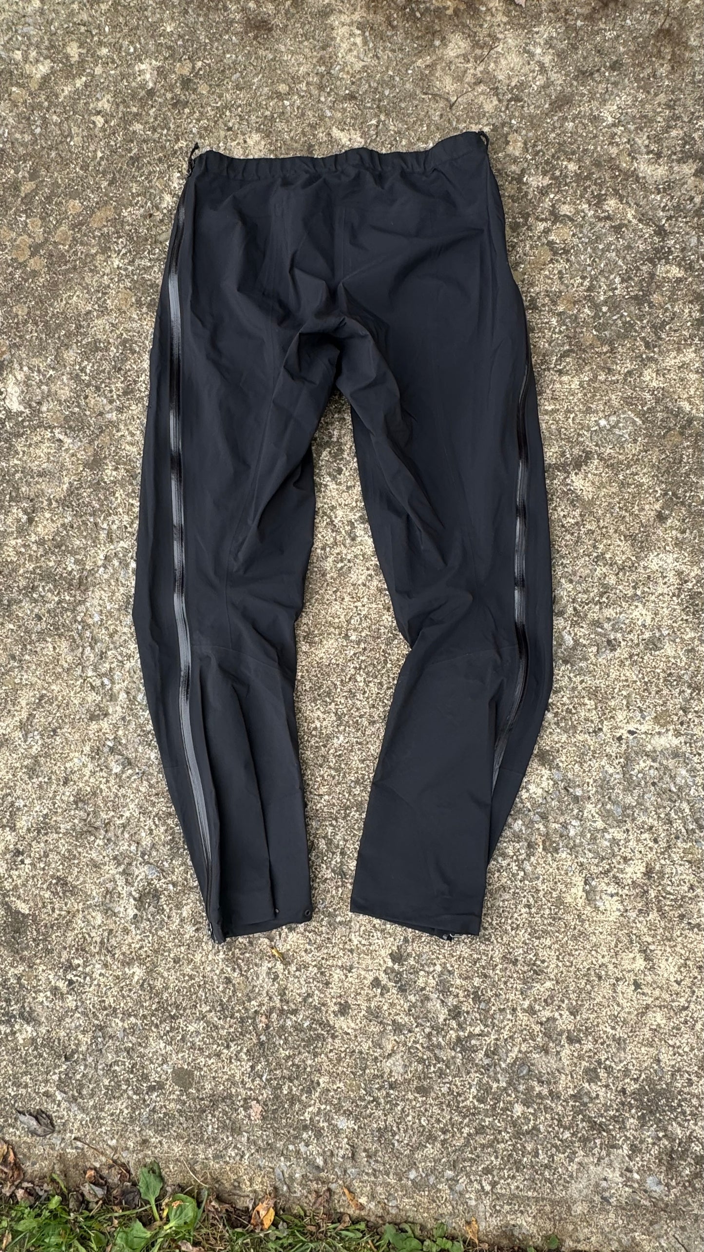 ARC'TERYX BLACK SHELL PANTS (L)