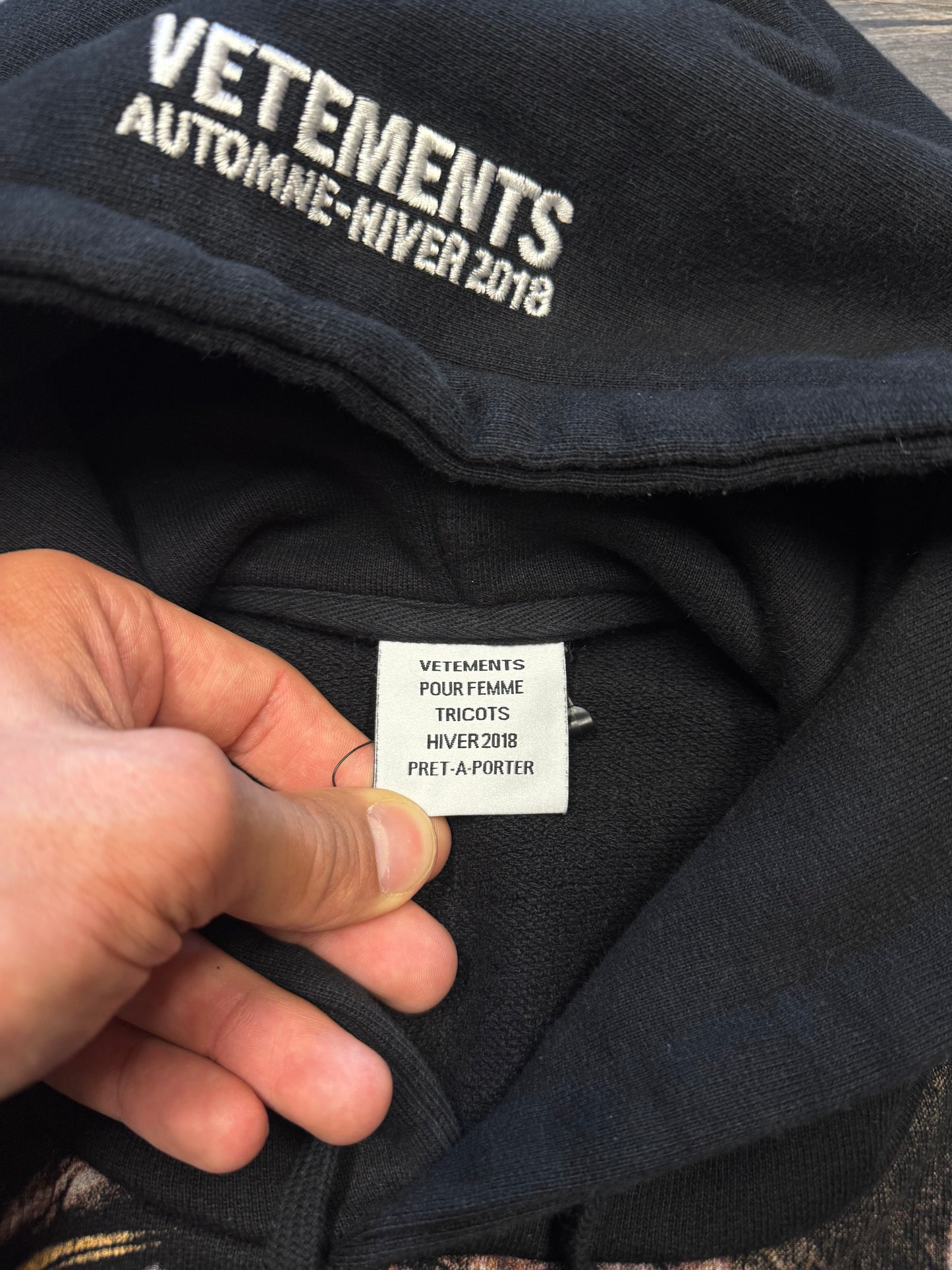 VETEMENTS AW18 MISPLACED SKULL HOODIE (S)