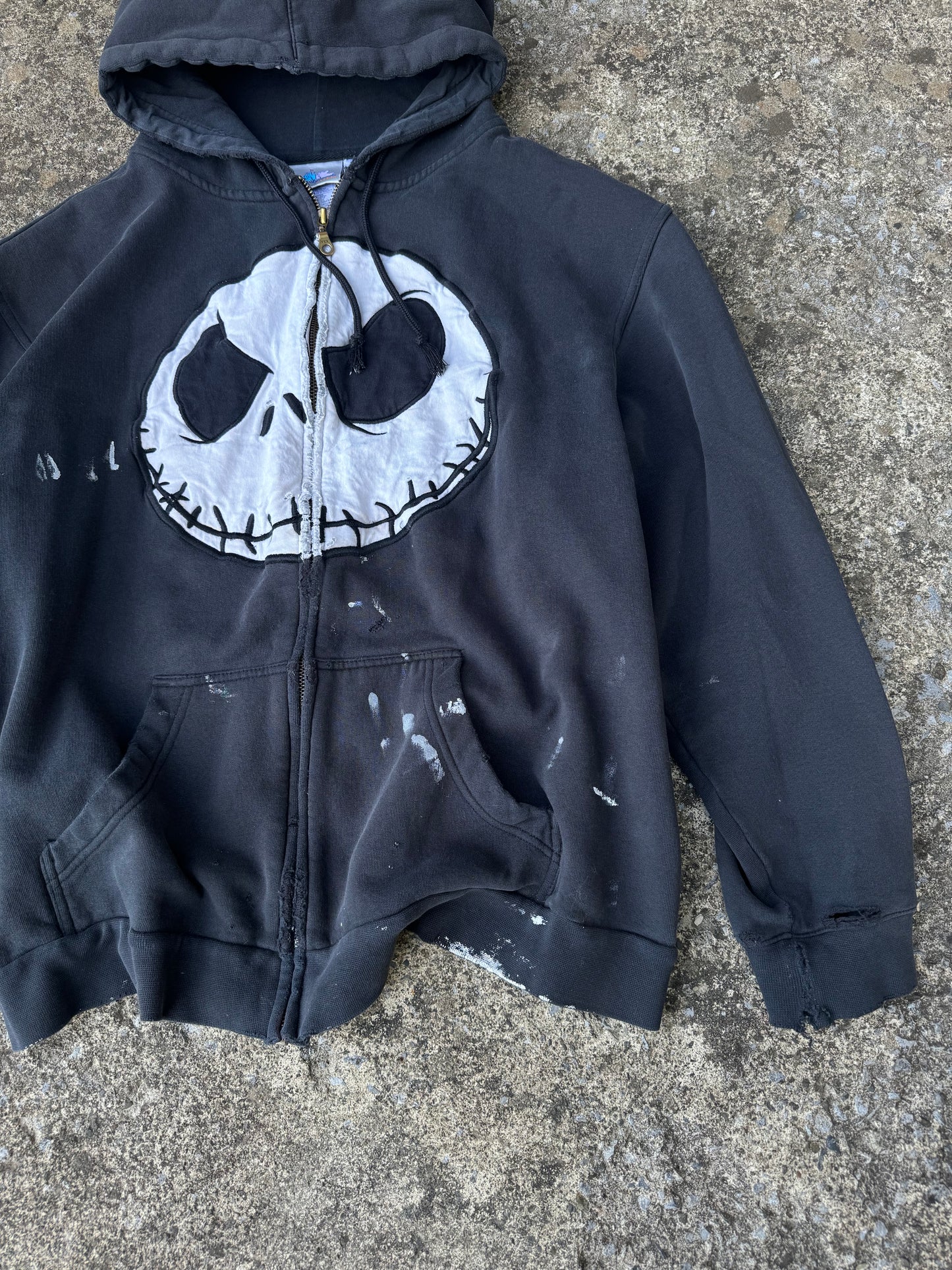 NIGHTMARE BEFORE CHRISTMAS DISTRESSED HOODIE (L)