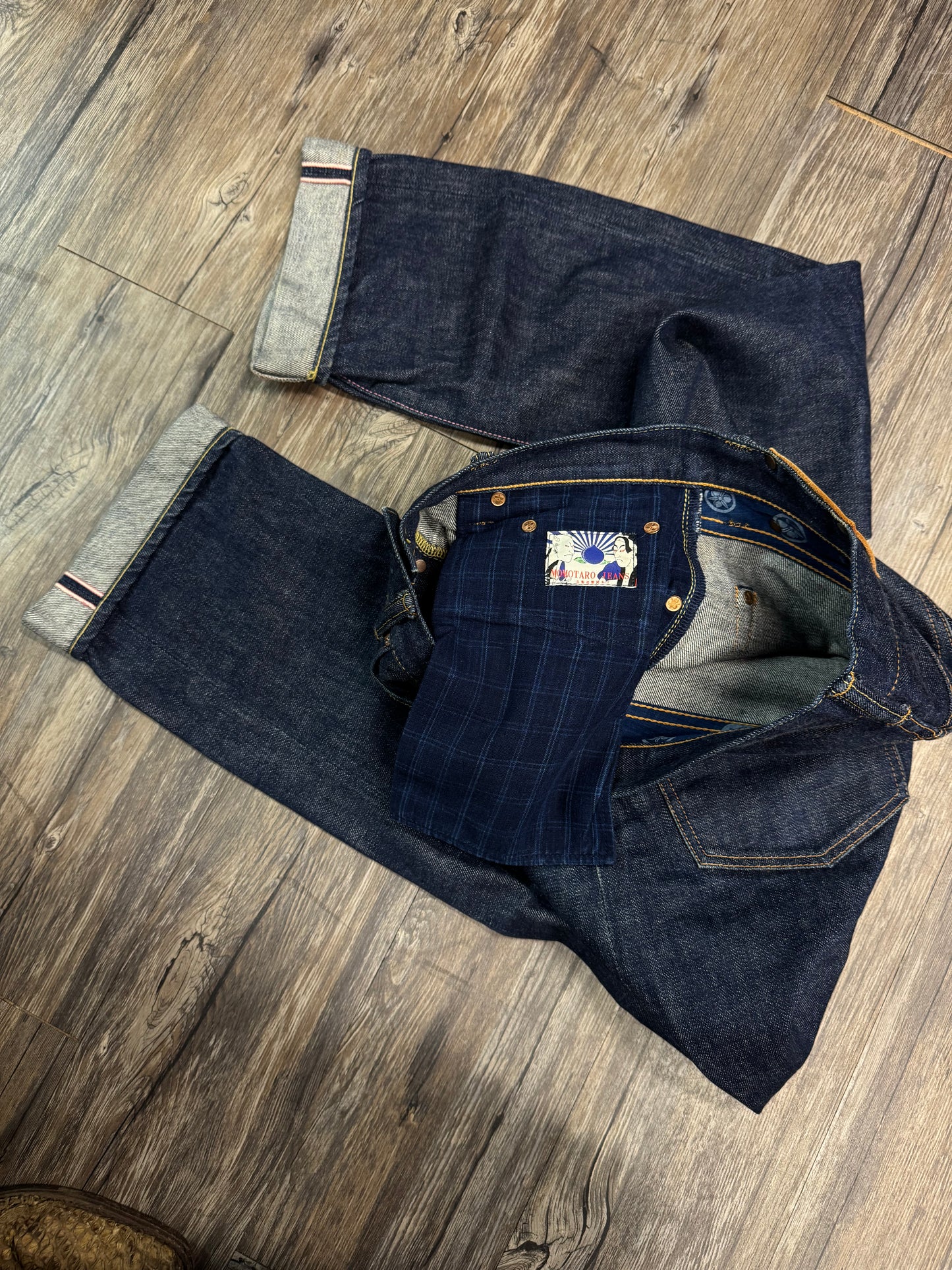 MOMOTARO DARK BLUE SELVEDGE DISTRESSED JEANS (31)