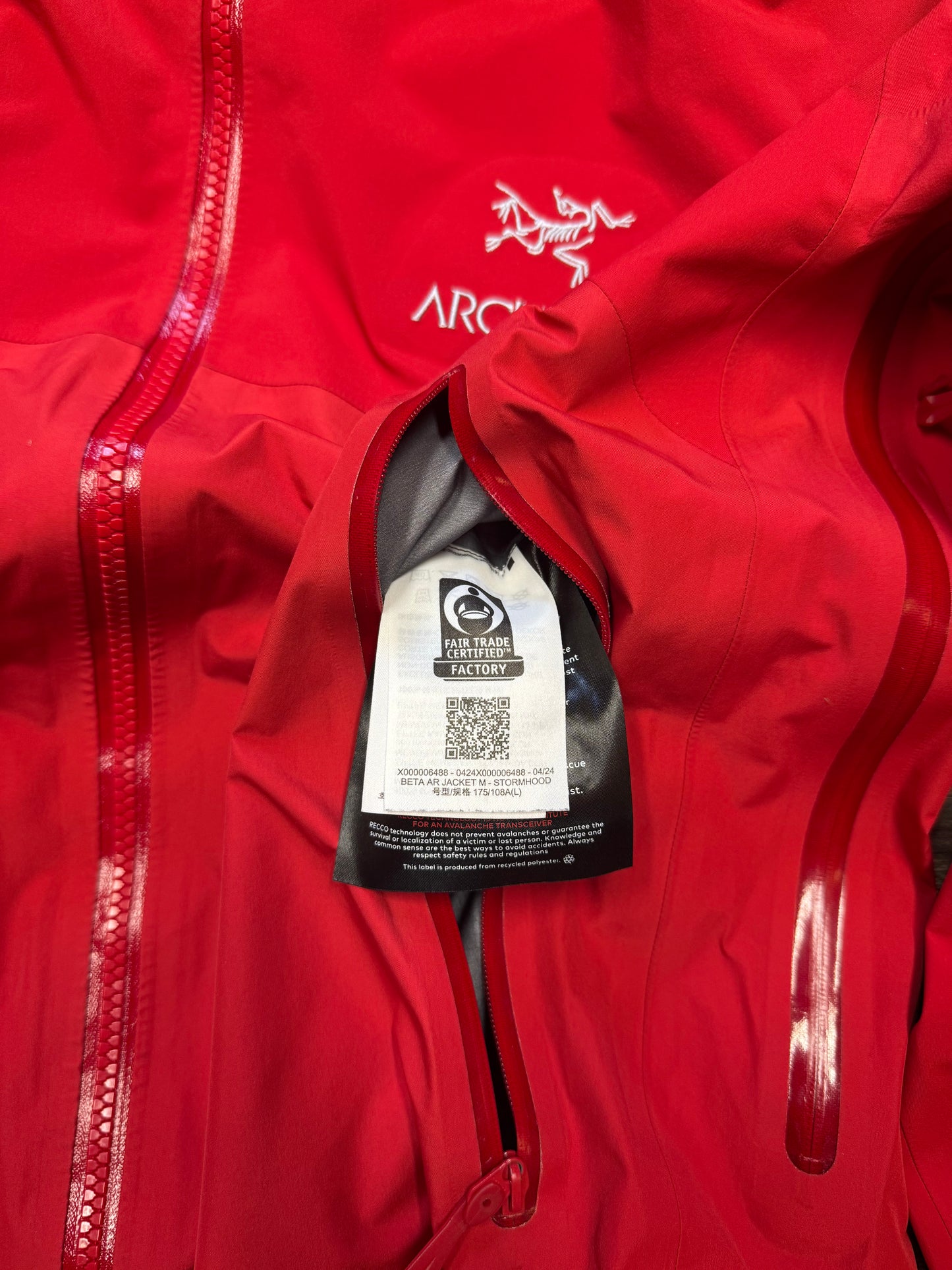 ARC'TERYX BETA AR RED RAIN SHELL (L)