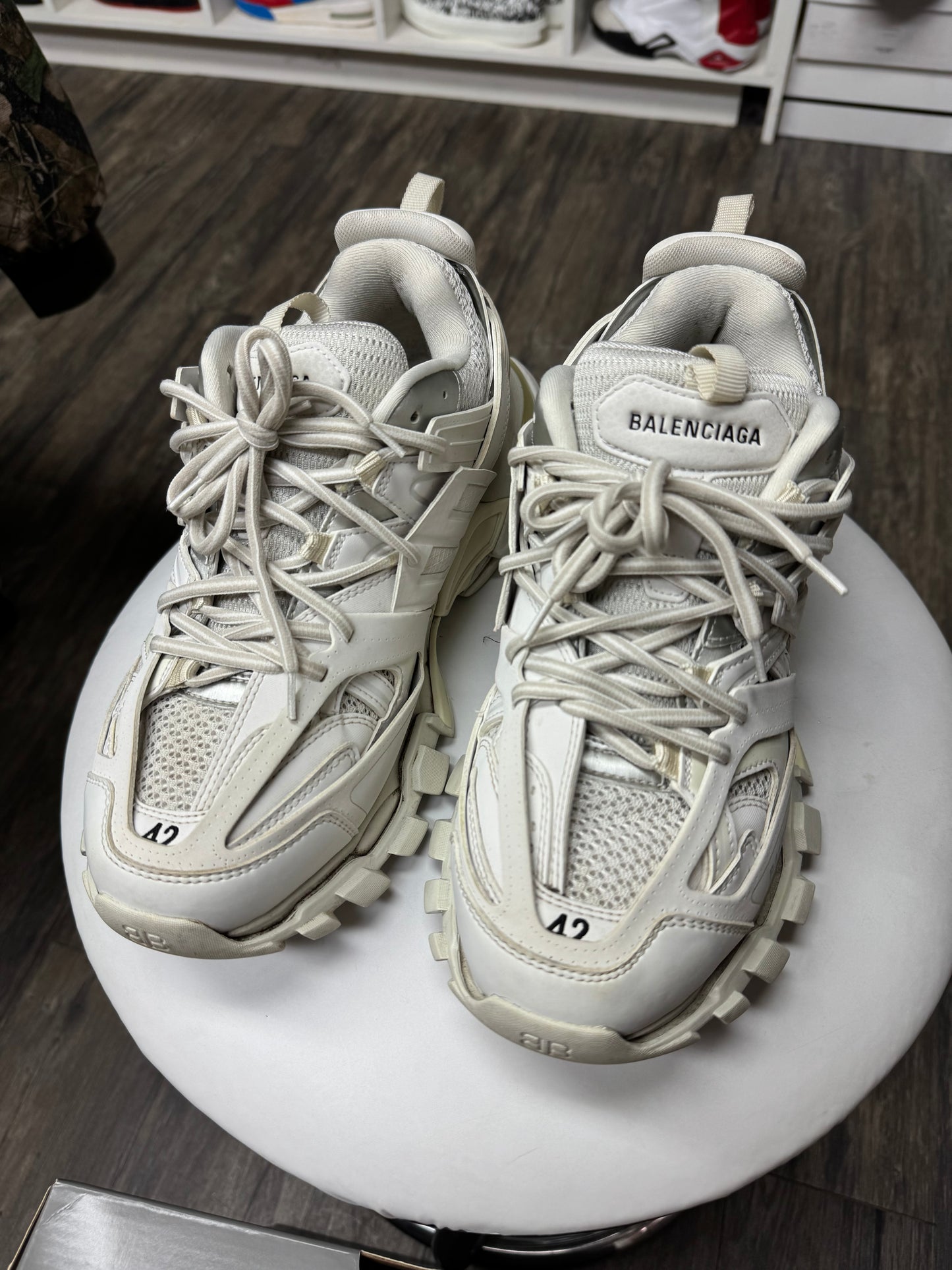 BALENCIAGA WHITE TRACK RUNNER SNEAKER (42)