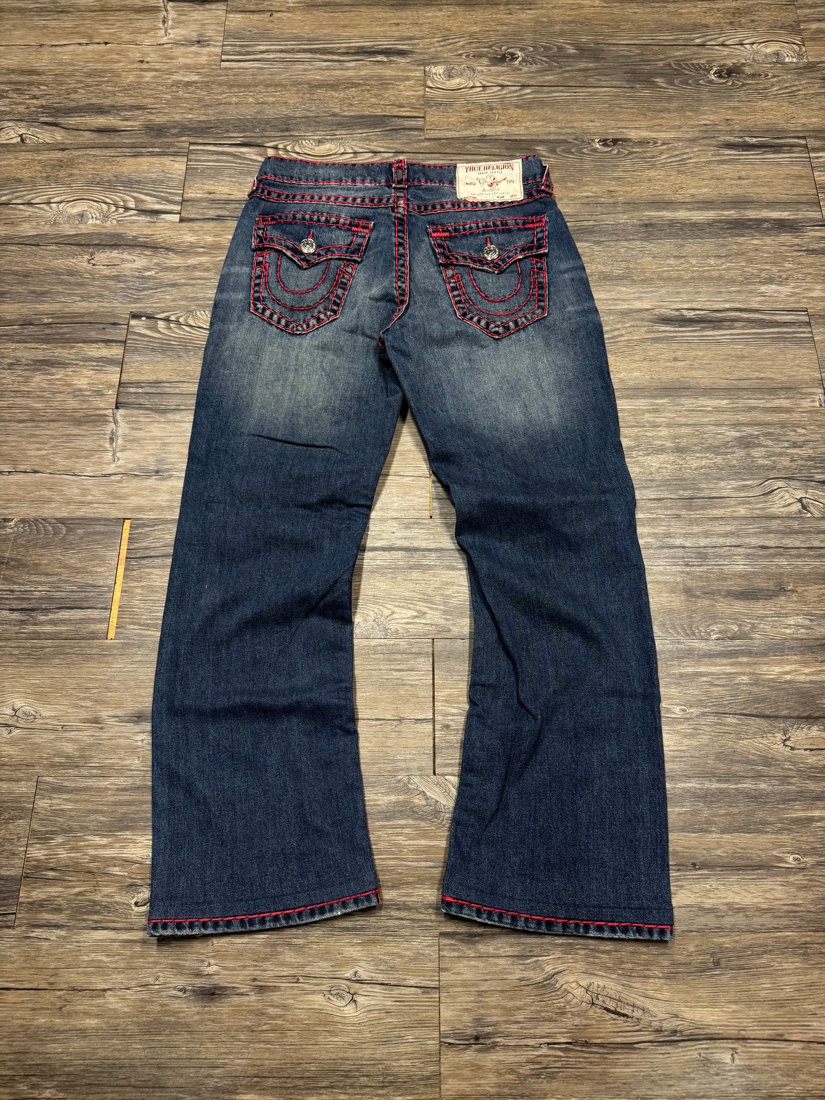TRUE RELIGION BILLY RELAXED BOOTCUT RED STITCH JEANS (30)