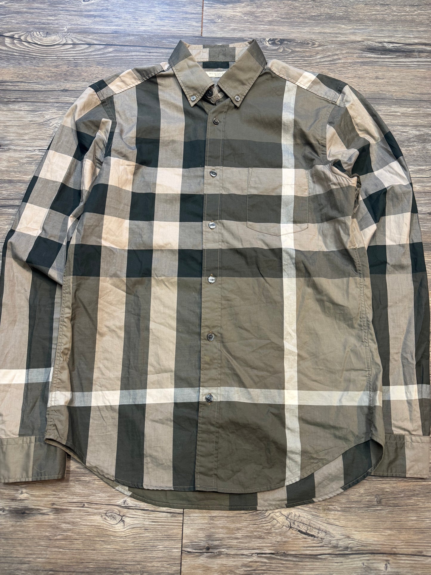BURBERRY PLAID BUTTON UP (M)