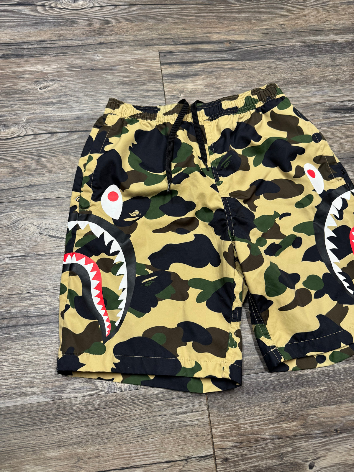 BAPE CLASSIC CAMO MESH SHARK SHORTS (S)