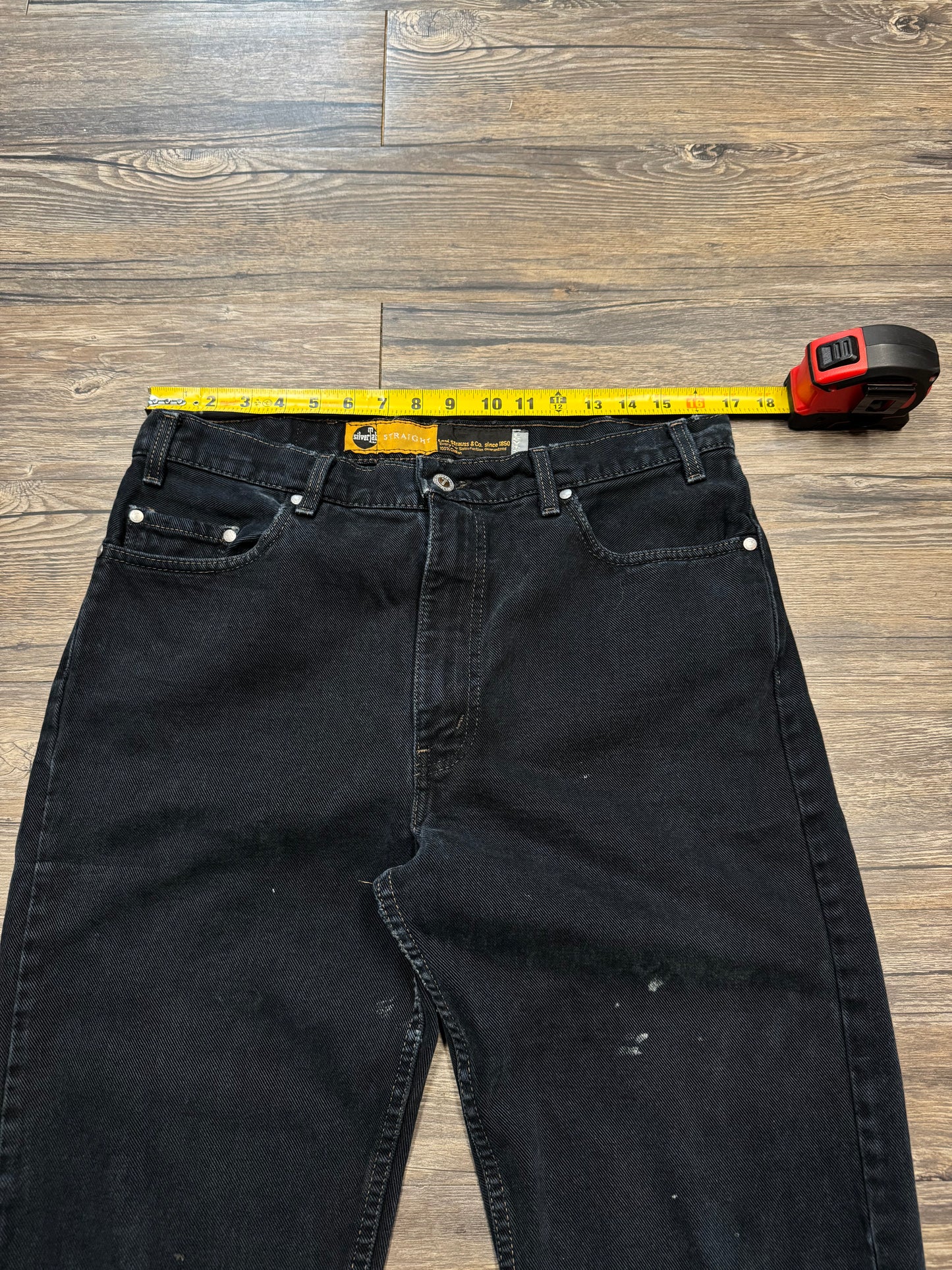 LEVI JET BLACK SILVER TAB VINTAGE DISTRESSED JORTS (33)