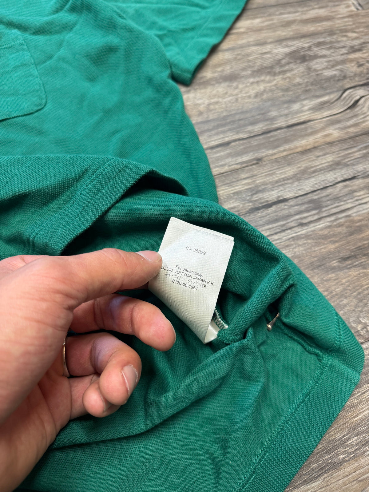 LOUIS VUTTION PLAIN FRONT POCKET T-SHIRT (M)