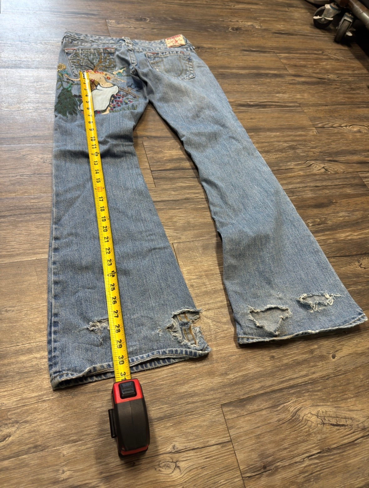 TRUE RELIGION WMNS EMBROIDERED FLARE JEANS (27)