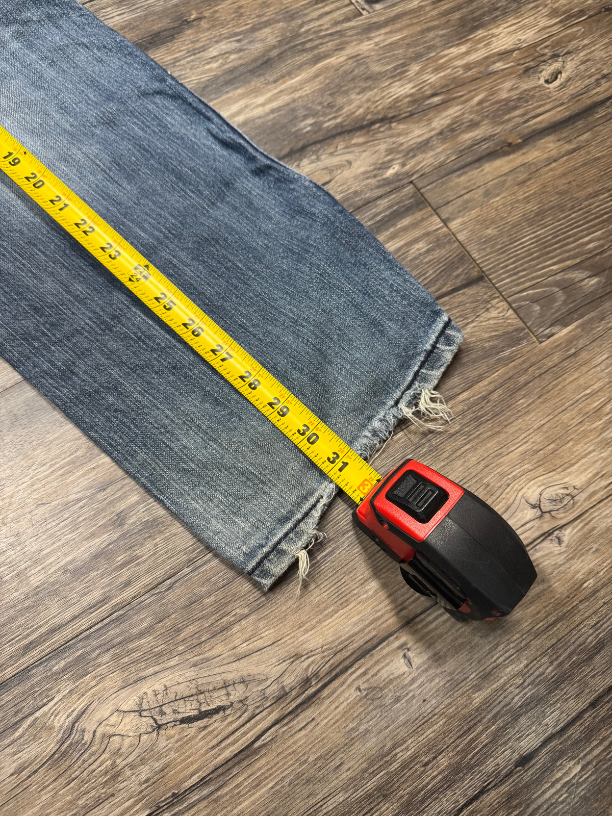 WRANGLER Y2K FADED & DISTRESSED SLIM BOOT CUT JEANS (32)