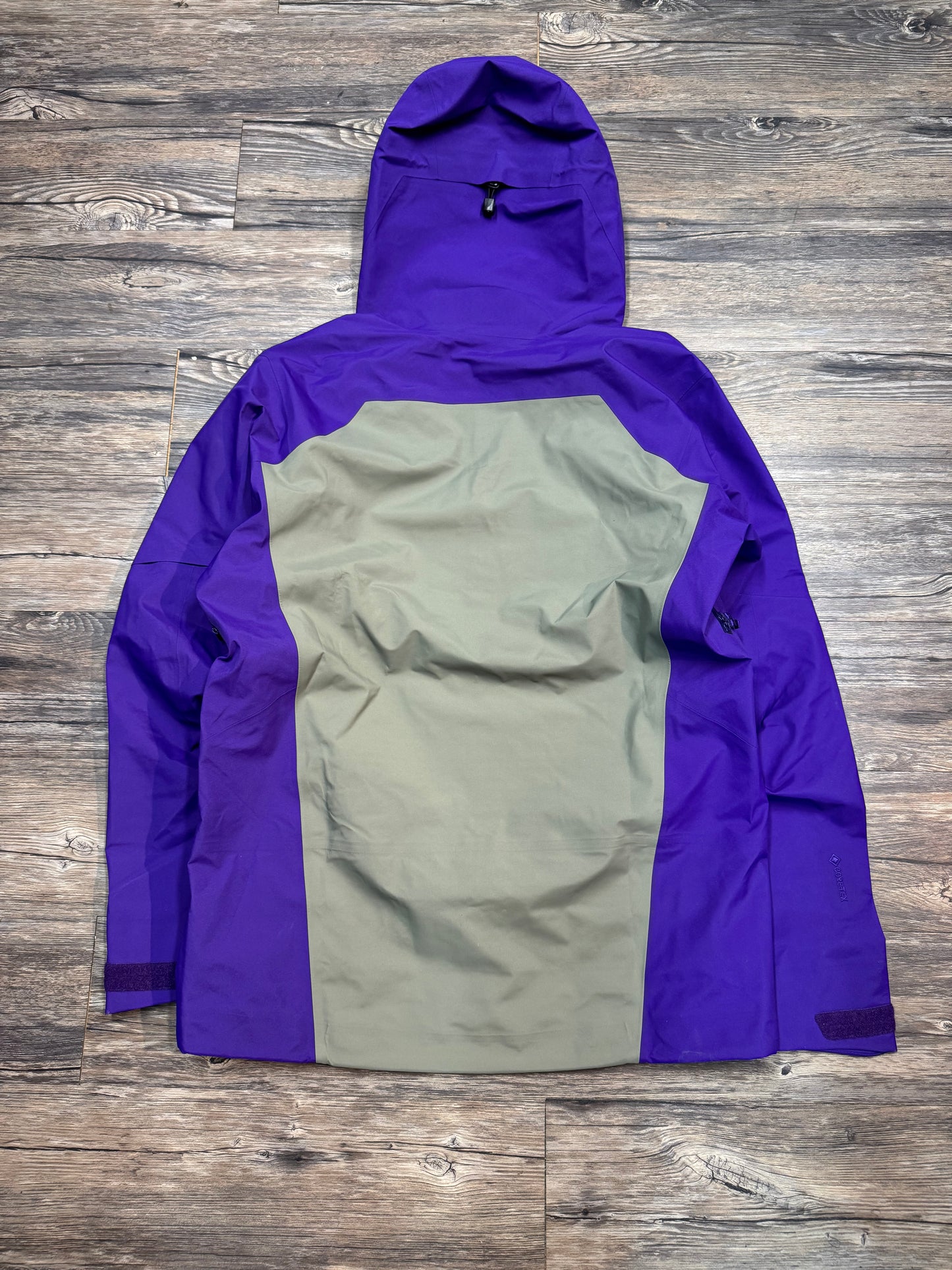 PURPLE ARCTERYX ZIP-UP JACKET (MEDIUM)