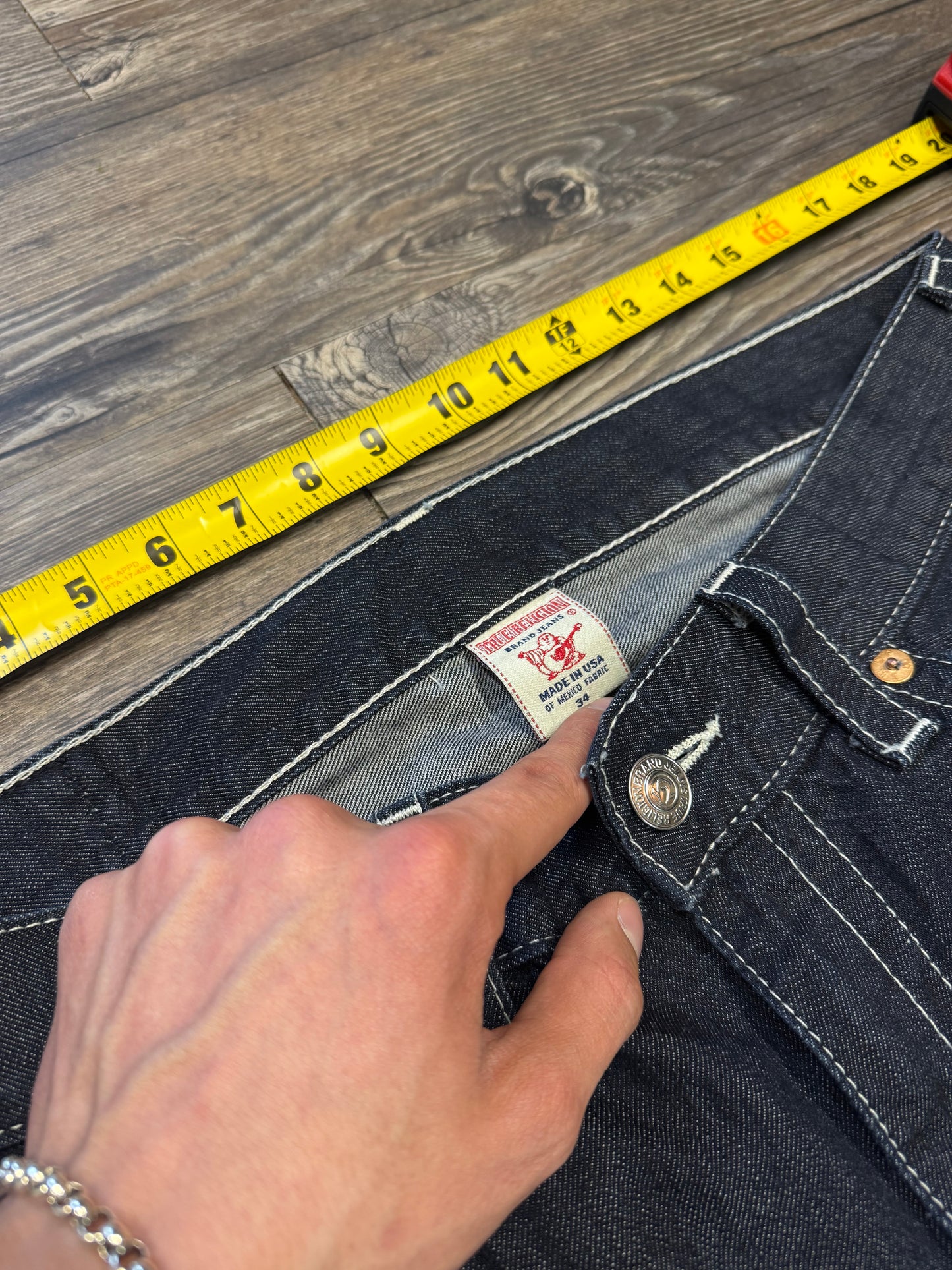 TRUE RELIGION BLACK FLAP POCKET BOOTCUT JEANS (34)