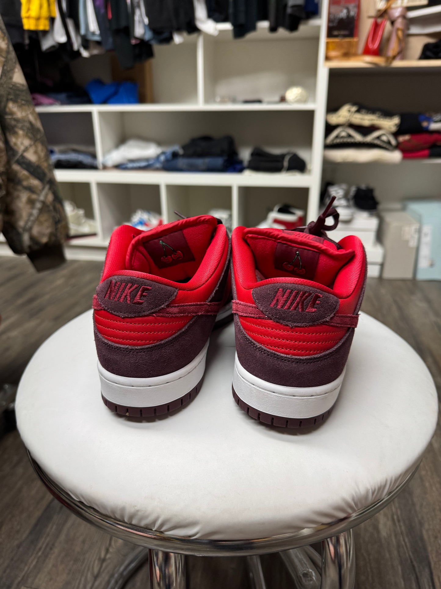 NIKE SB “CHERRY” LOW (9.5)