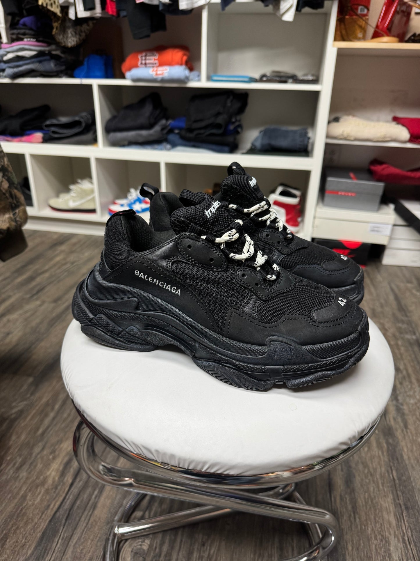 BALENCIAGA TRIPLE S ALL BLACK STOMPERS (42)